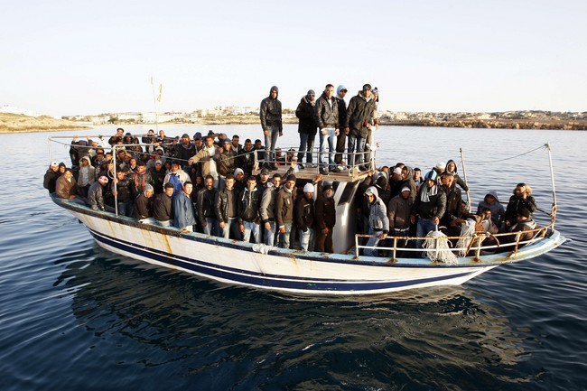 Uprchlíci míří na italský ostrov Lampedusa, ilustrační foto