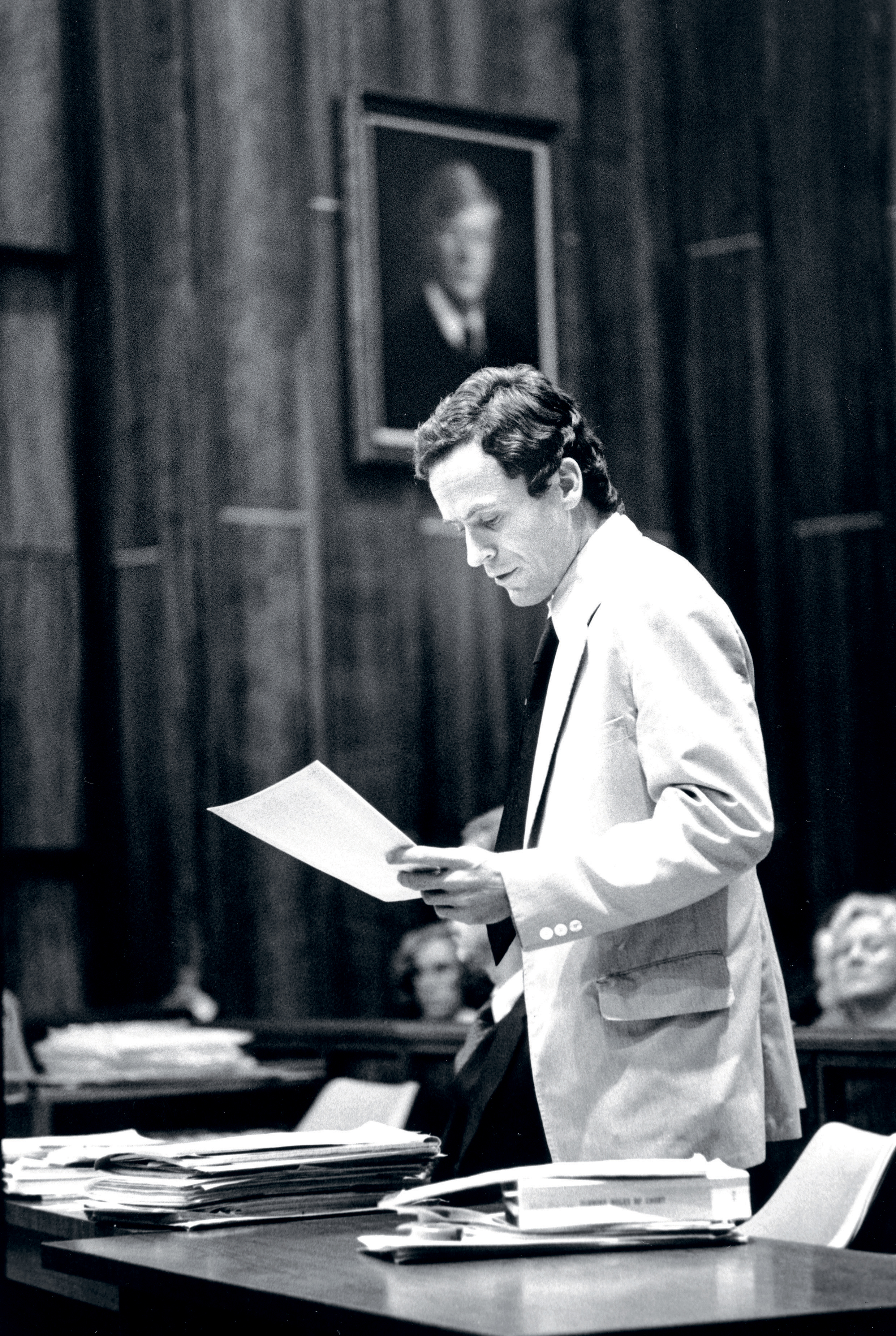 Ve své oblíbené roli. (Sériový vrah Ted bundy sám sebe obhajuje před soudem, Florida, 1979)