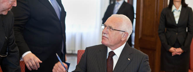 Klaus podepsal tři ze čtyřech úsporných zákonů