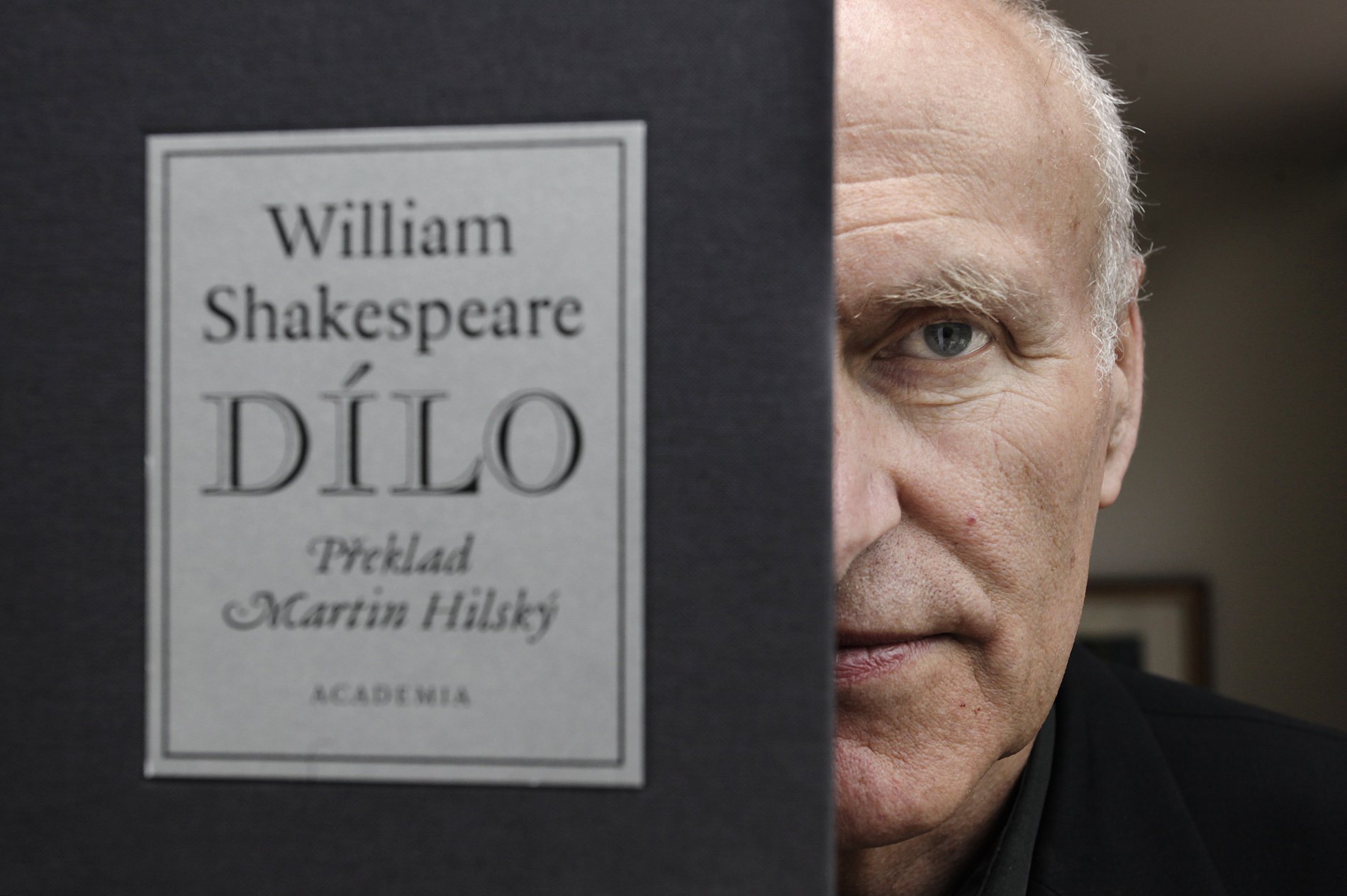 "I když vím, kolik zla a špíny je v dnešním světě, je tady určitý posun. Richard III. by to dnes měl těžší," říká překladatel Martin Hilský.