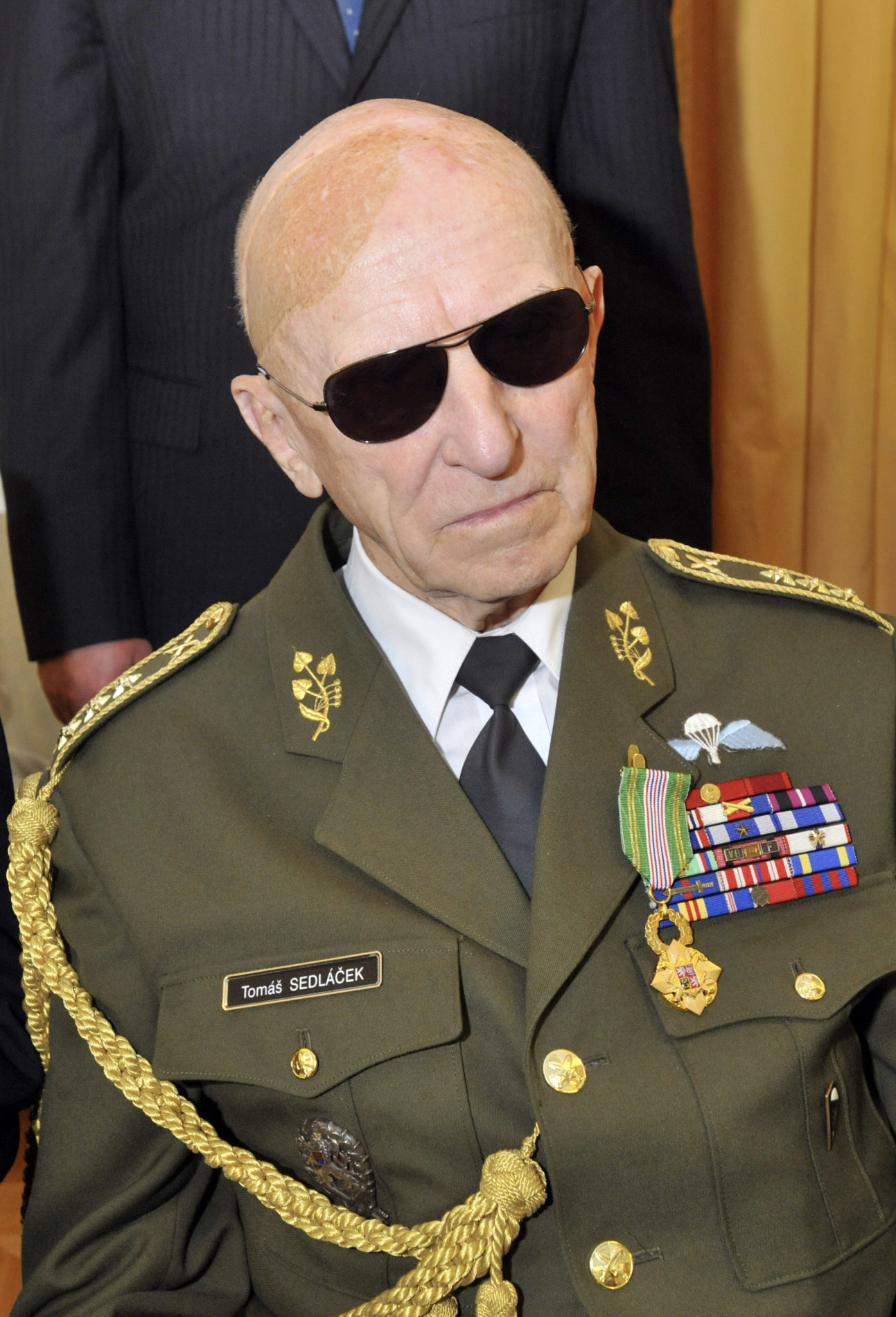 Generál Tomáš Sedláček sloužil u dělostřeleckých jednotek v československé zahraniční i britské armádě.