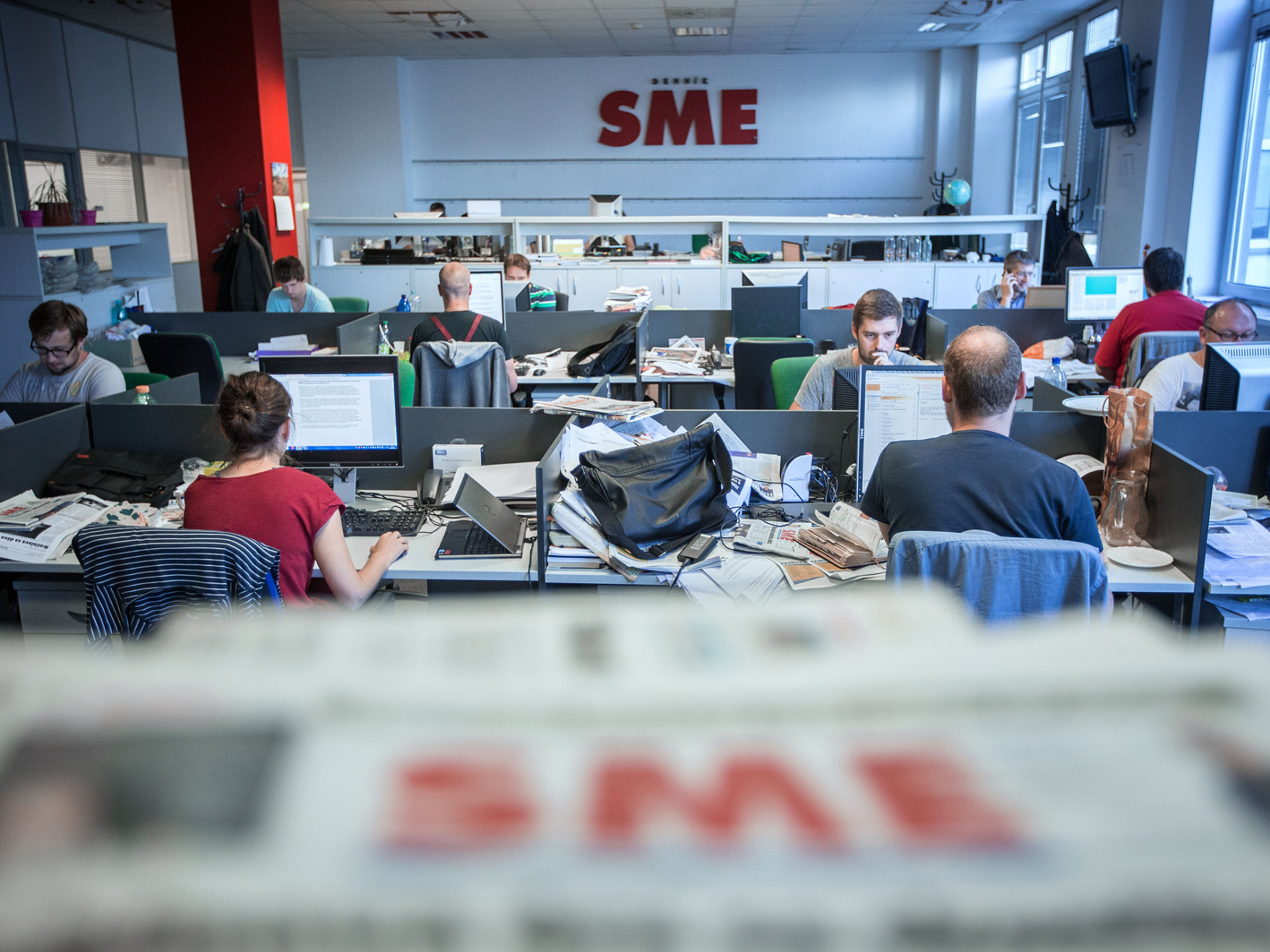 Část novinářů deníku Sme neopustila redakci ani po zprávách, že polovinu akcií vydavatelství koupila finanční skupina Penta.