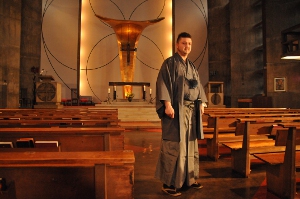 I kdybyste byli v divadle sebelepší, nikdy z vás v Japonsku nebude profesionál.