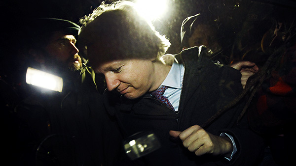 Jaké jsou šance Juliana Assange, že unikne do Ekvádoru?