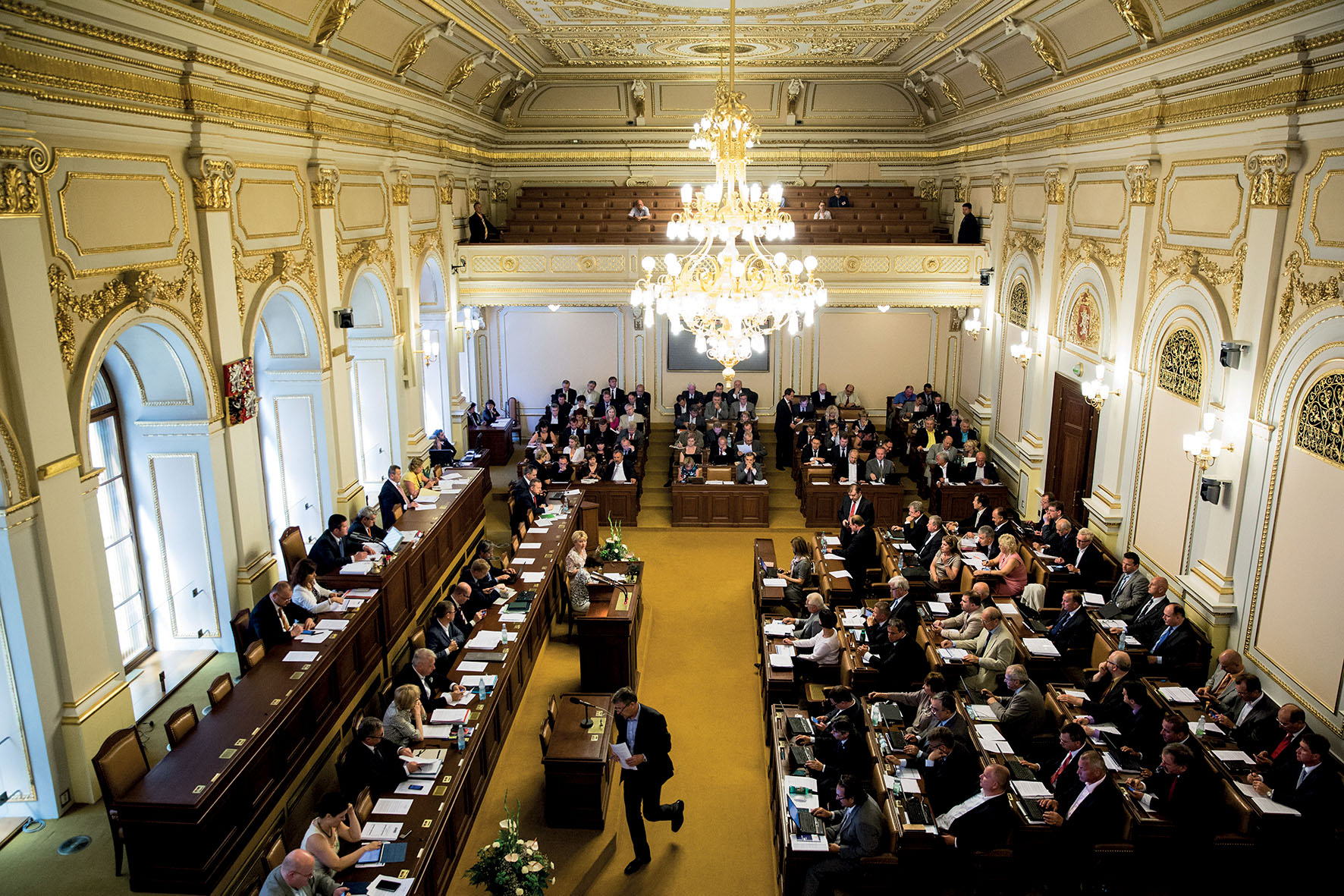 Vláda Bohuslava Sobotky si může dovolit vykašlat se na boj proti korupci. 