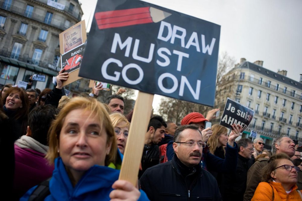 Pochod v Paříži byl avizovaný jako &bdquo;tichý&rdquo;, ale ztichlý nebyl