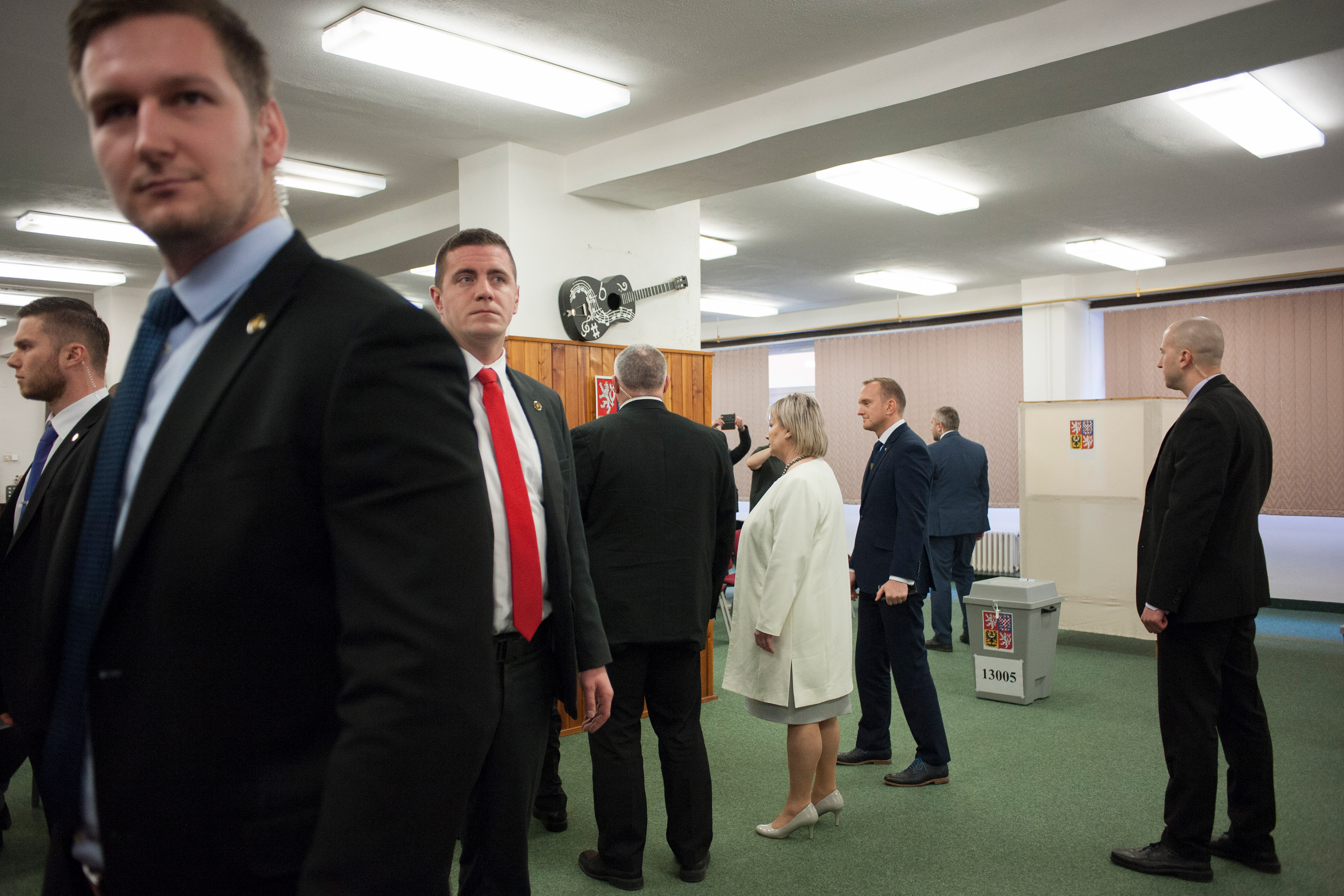 Miloš Zeman volí v 2. kole prezidentských voleb