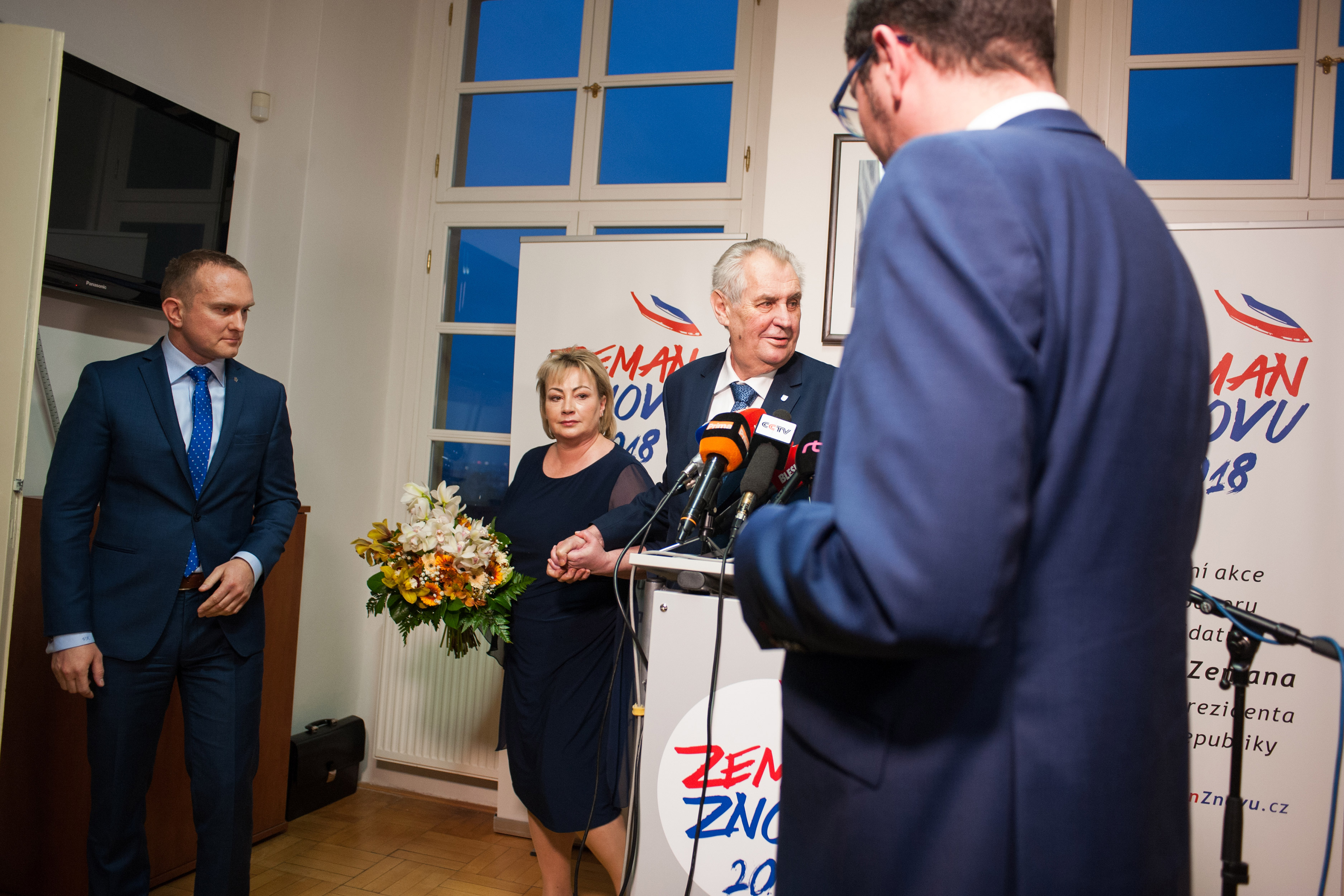 Tisková konference Miloše Zemana k výsledkům 1. kola prezidentských voleb