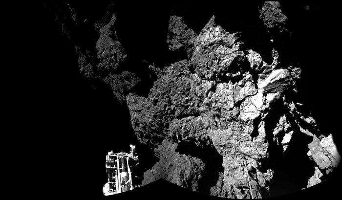 První snímek, který modul Philae poslal po přistání kometě.