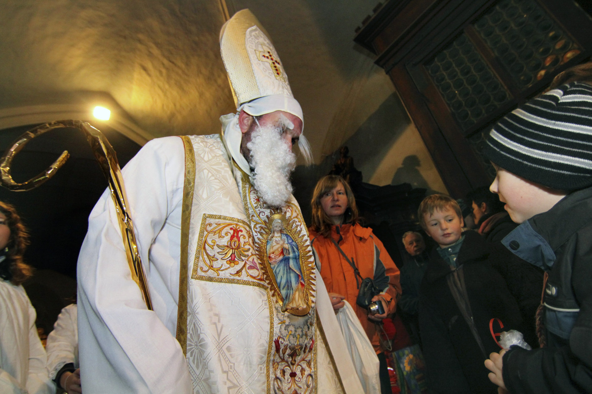 Občanské sdružení Asociace Iuvenes Znoyem pozvalo na 5. prosince do ulic Znojma Mikuláše s doprovodem.