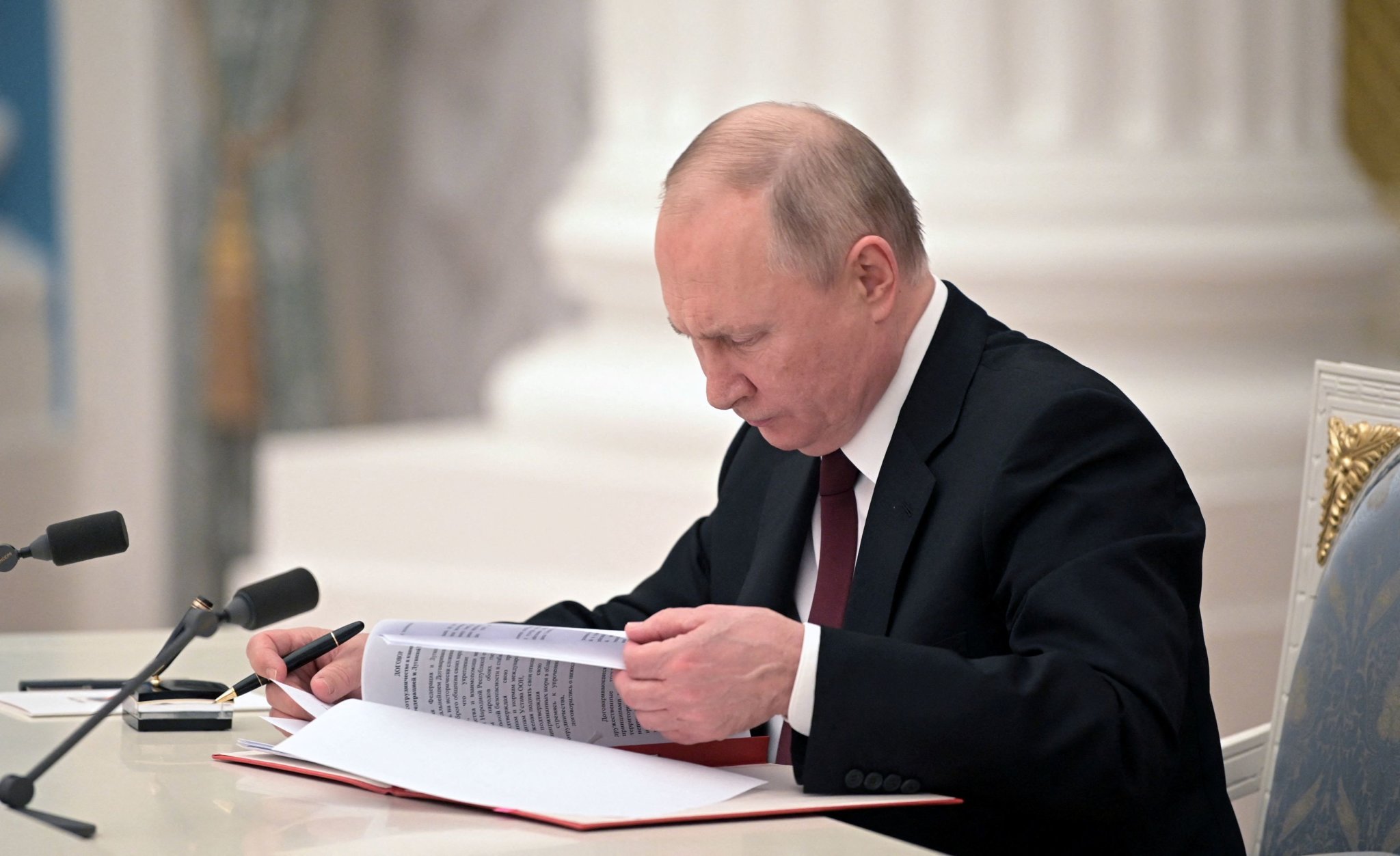 Putin uznává nezávislost separatistických republik 