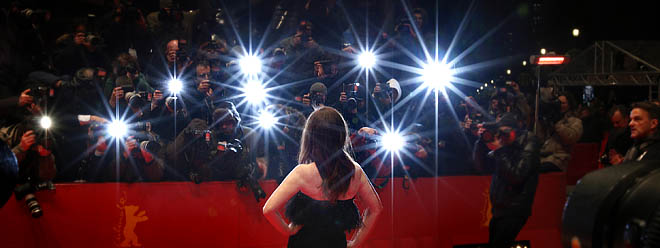 Je tu někde Silvio? Ráda bych mu řekla, co si o něm myslím. (Julianne Moore)