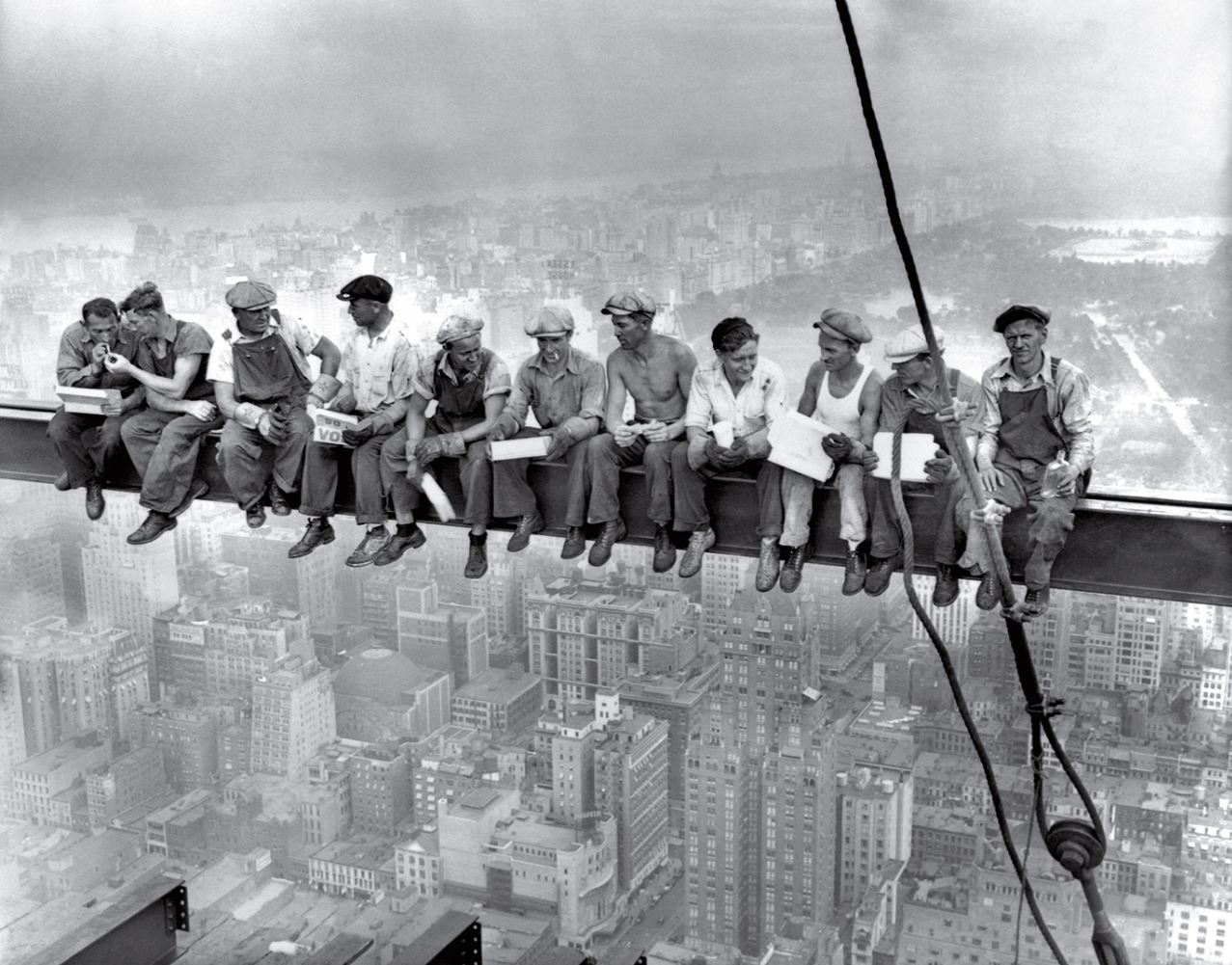 Lunch Atop a Skyscraper, 1932, autor neznámý