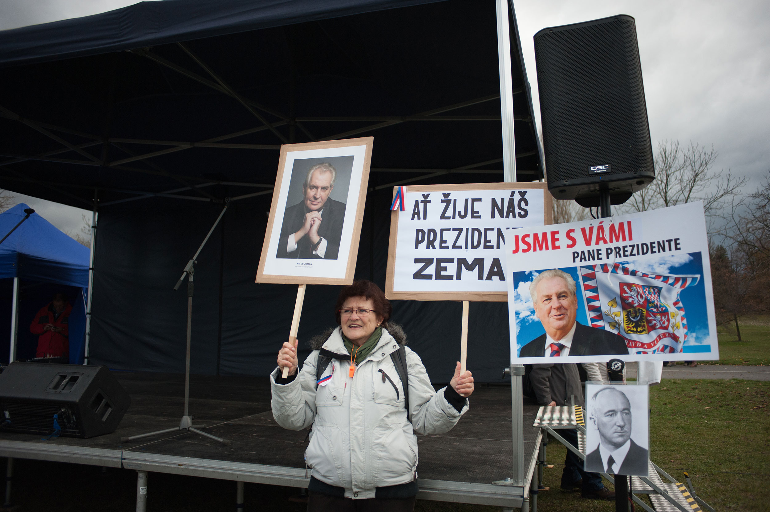 17.11.2016, nacionalisti a zemanovci na Letné
