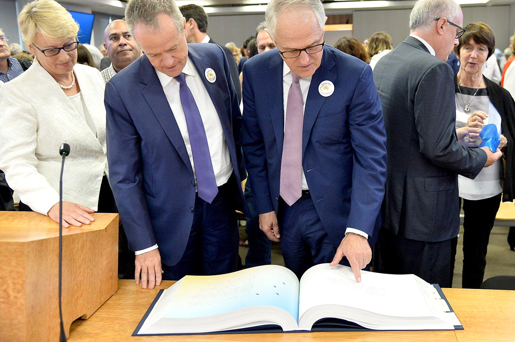 Zasedání královské komise, v pravo premiér  Malcolm Turnbull