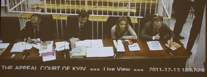 Prý sem míří Füle. Třeba jí to pomůže k nižšímu trestu.