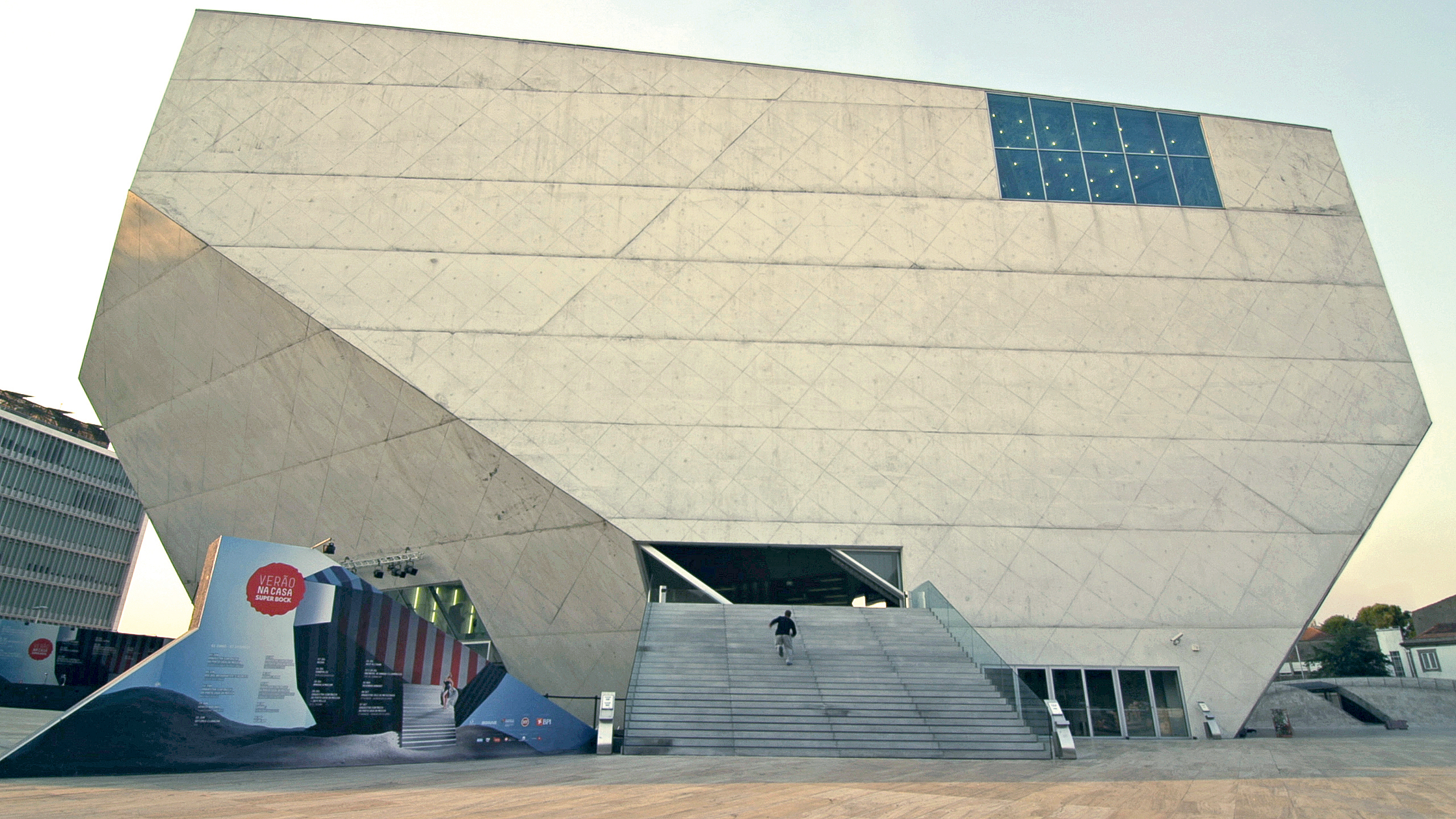 Naslouchat myšlenkám otce. (Rem Koolhaas, Casa da Música, Porto)