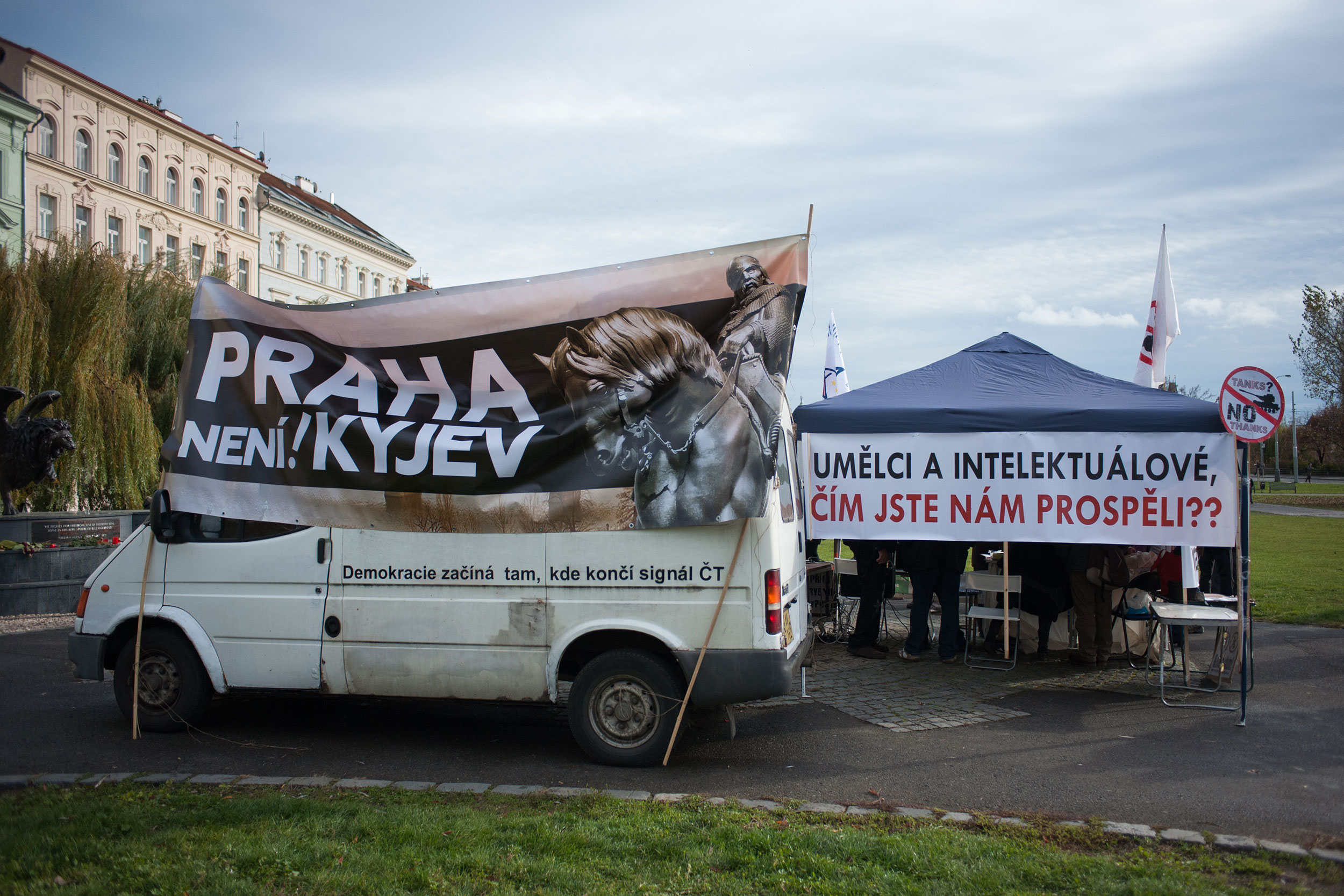 17.11.2016, komunisti na Klárově