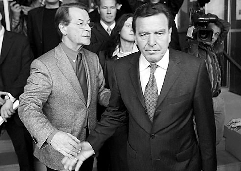 Fotografie: Těžko se po všech kompromisech divit, že mu věří tak málo Němců. Foto: Profimedia.cz / AFP