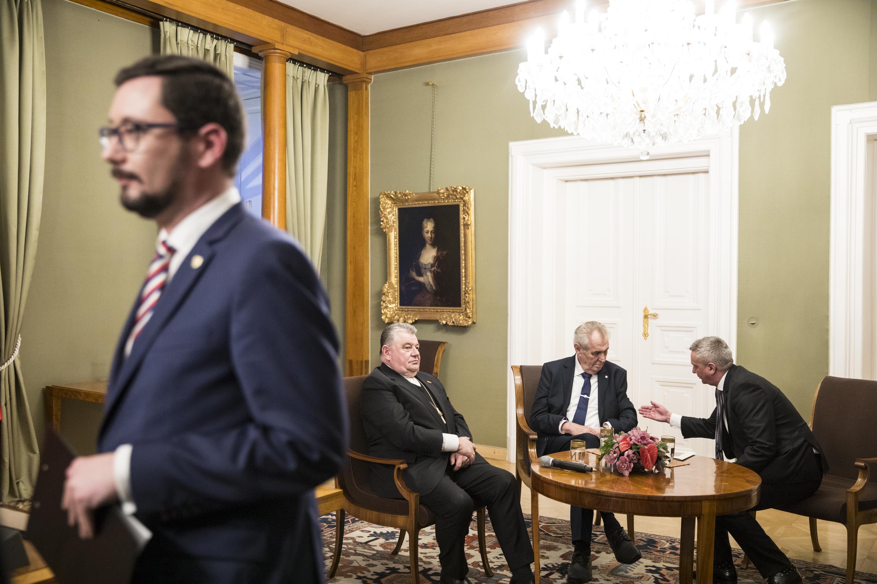 Prezident Miloš Zeman a kardinál Dominik Duka zahájili 9. ledna v Praze na hradě výstavu ke sto letům samostatného Československa nazvanou V základech státnosti.