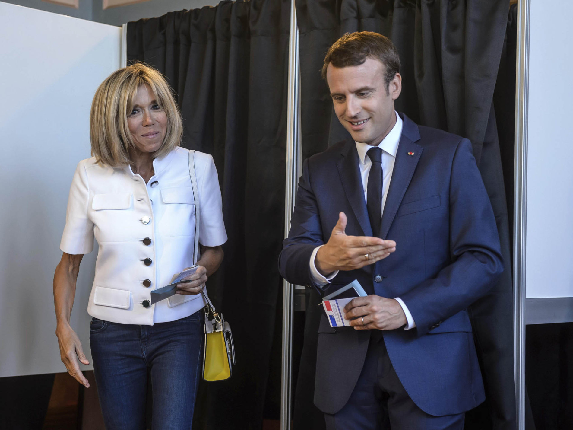 Emmanuel Macron odvolil spolu se svou ženou Brigitte