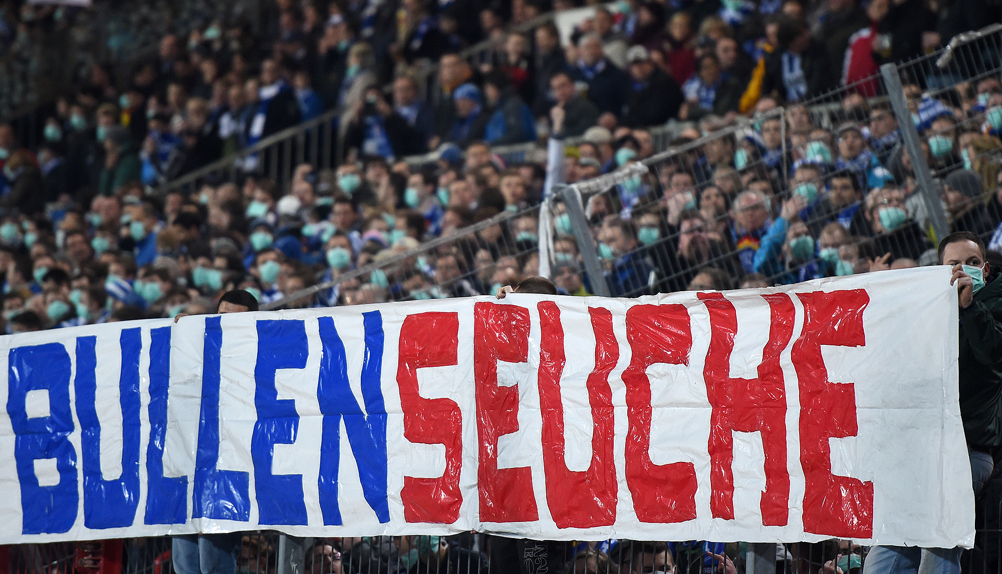 Fanoušci Karlsruher SC sdělují, co si myslí o Lipsku
