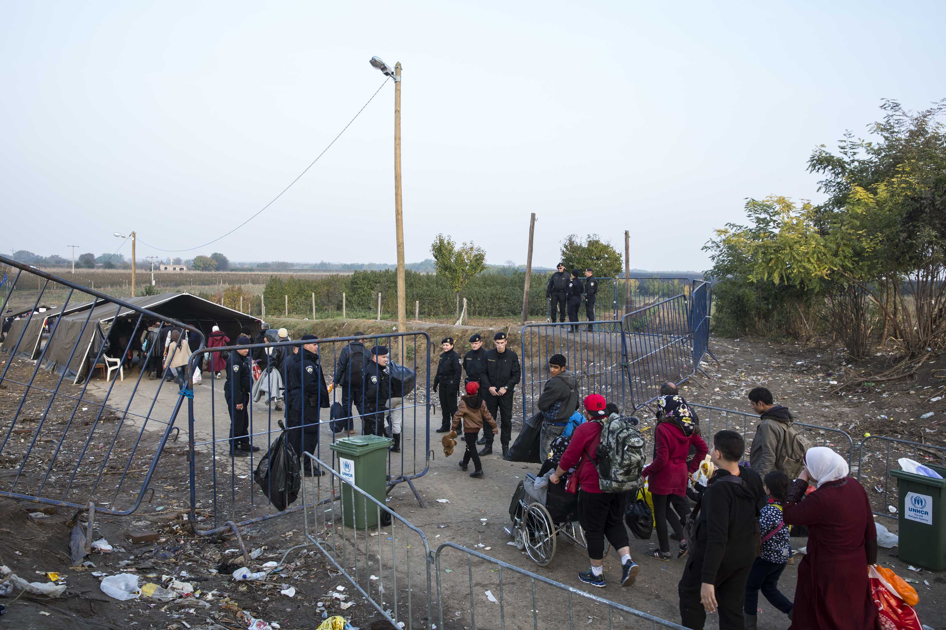  Hraniční přechod Berkasovo-Bapske, spravovaný českými dobrovolníky
