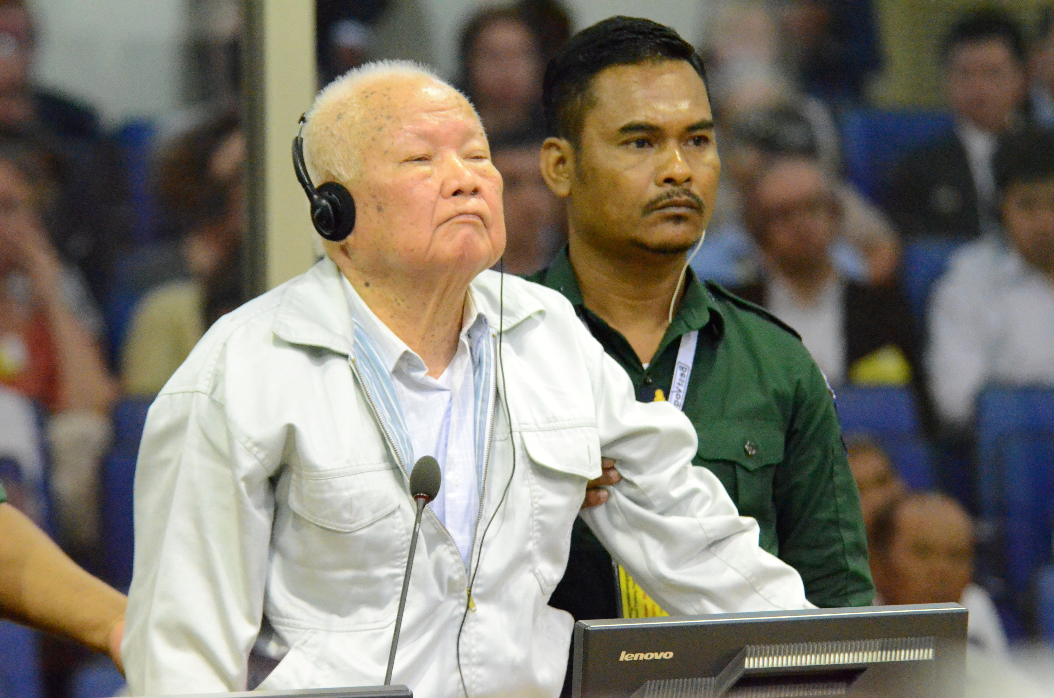 Khieu Samphan, bývalý vůdce Rudkých Khmerů, u soudu