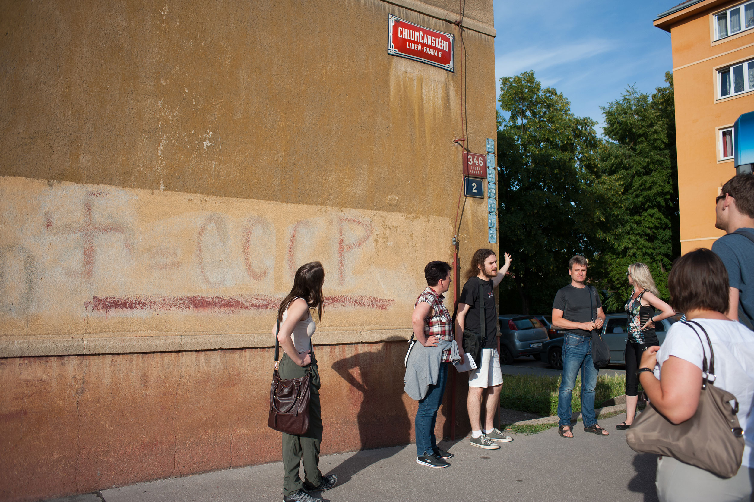 Po stopách operace Anthropoid v Libni, komentovaná vycházka pořádaná projektem Praha Neznámá.