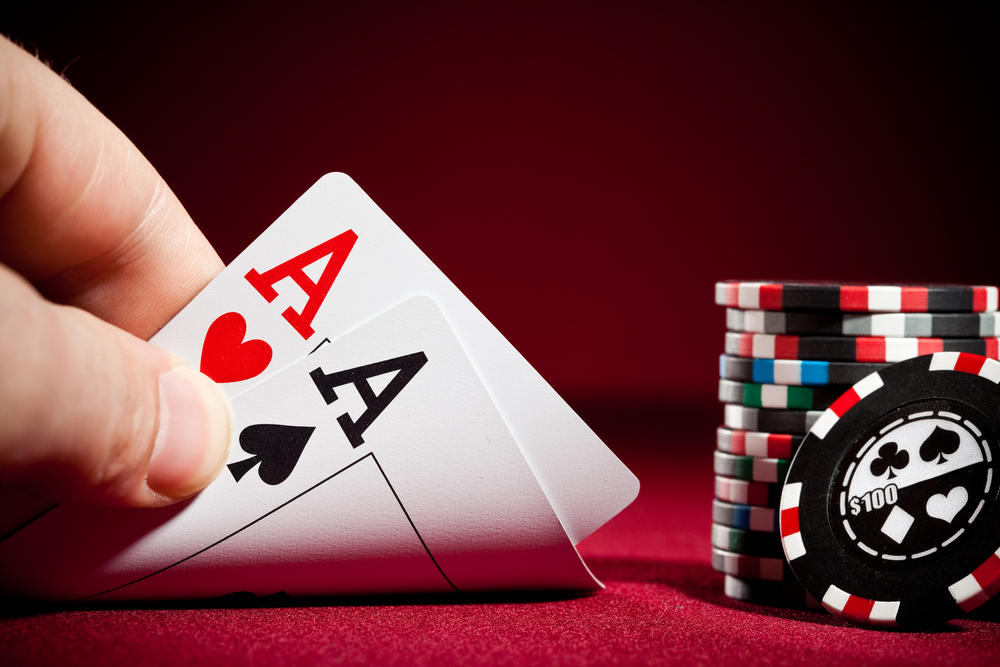Na pořádání turnajů v pokeru se podle soudu vztahuje loterijní zákon