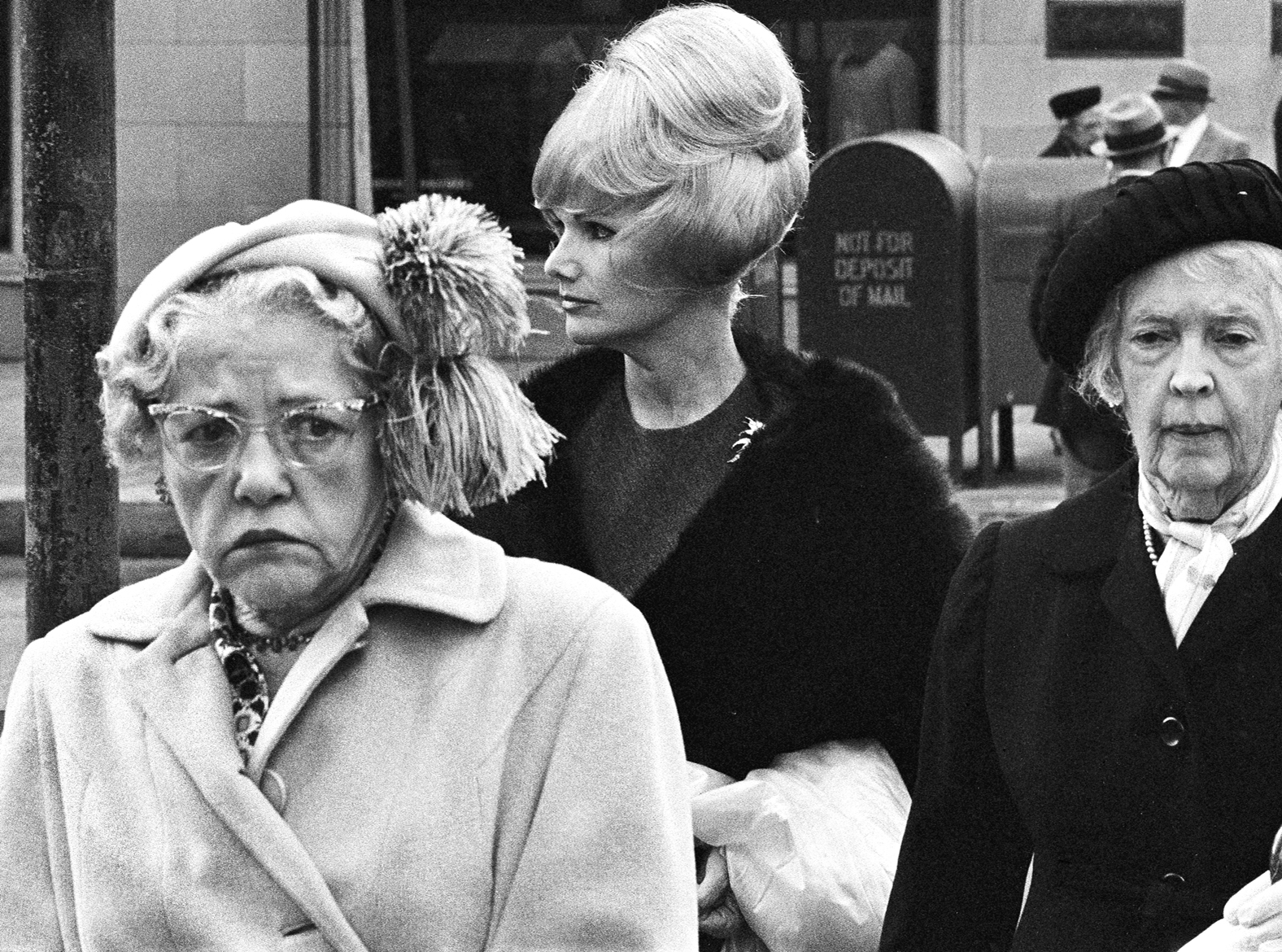 Thomas Hoepker: Dámy v centru San Franciska, Kalifornie, 1963