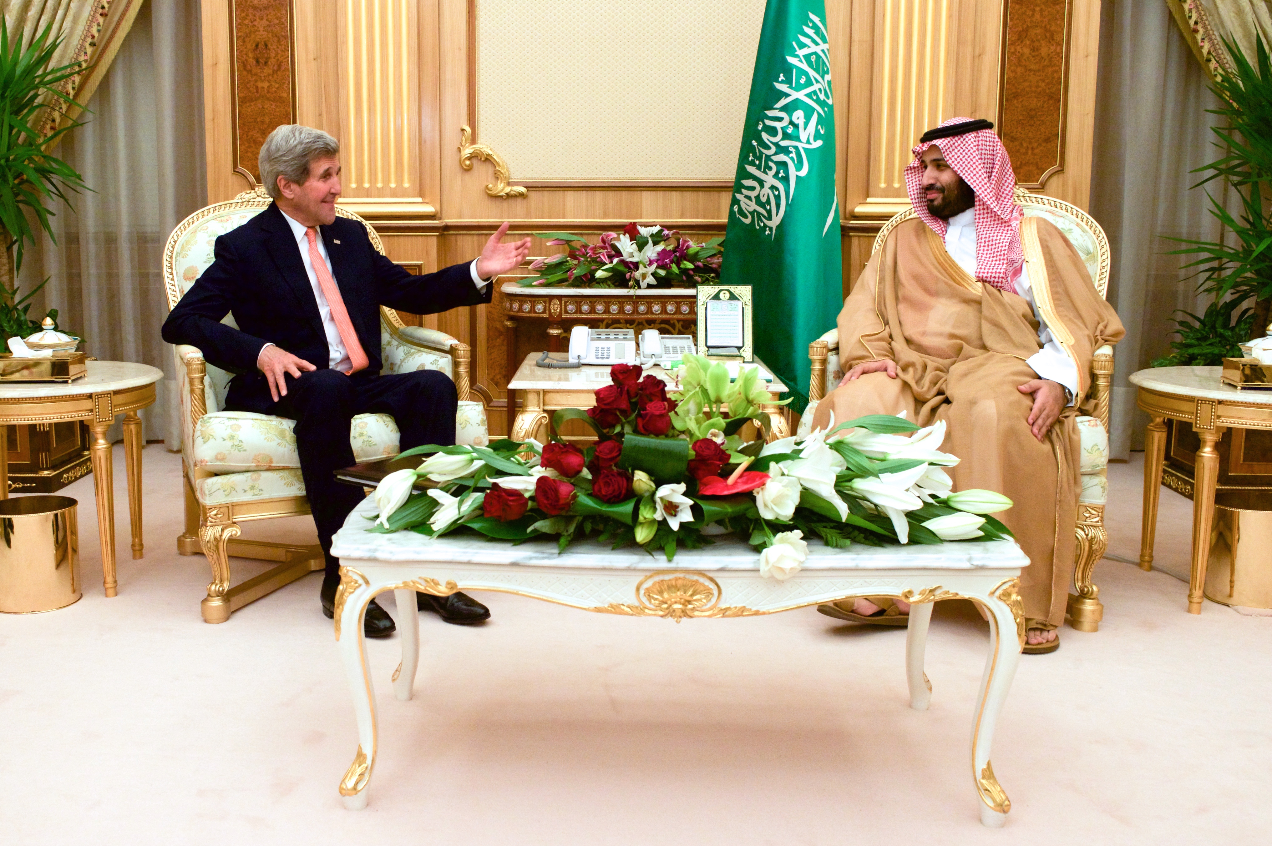 Saúdský princ Mohammed bin Salman s Johnem Kerrym