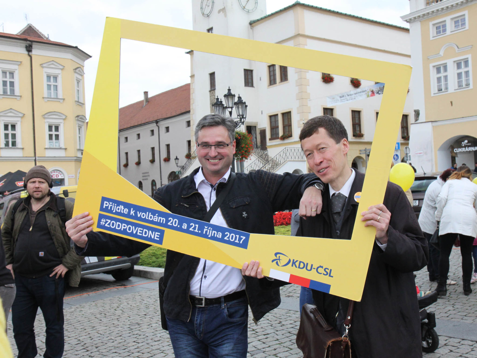 Hayato Okamura podpořil v Kroměříži lídra lidovecké kandidátky Zlínského kraje Ondřeje Benešíka