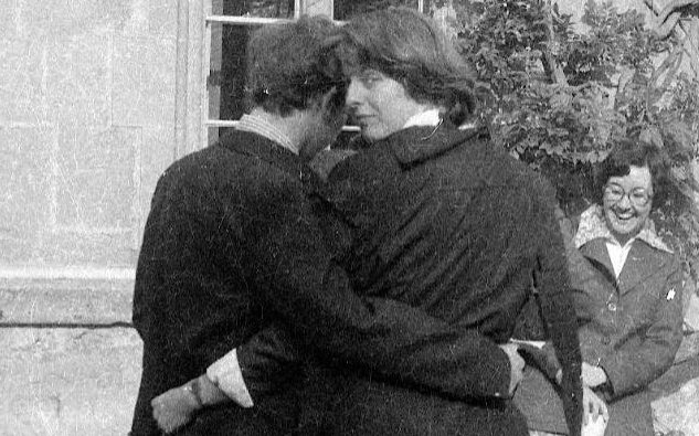 Theresa May v roce 1977 s budoucím mužem