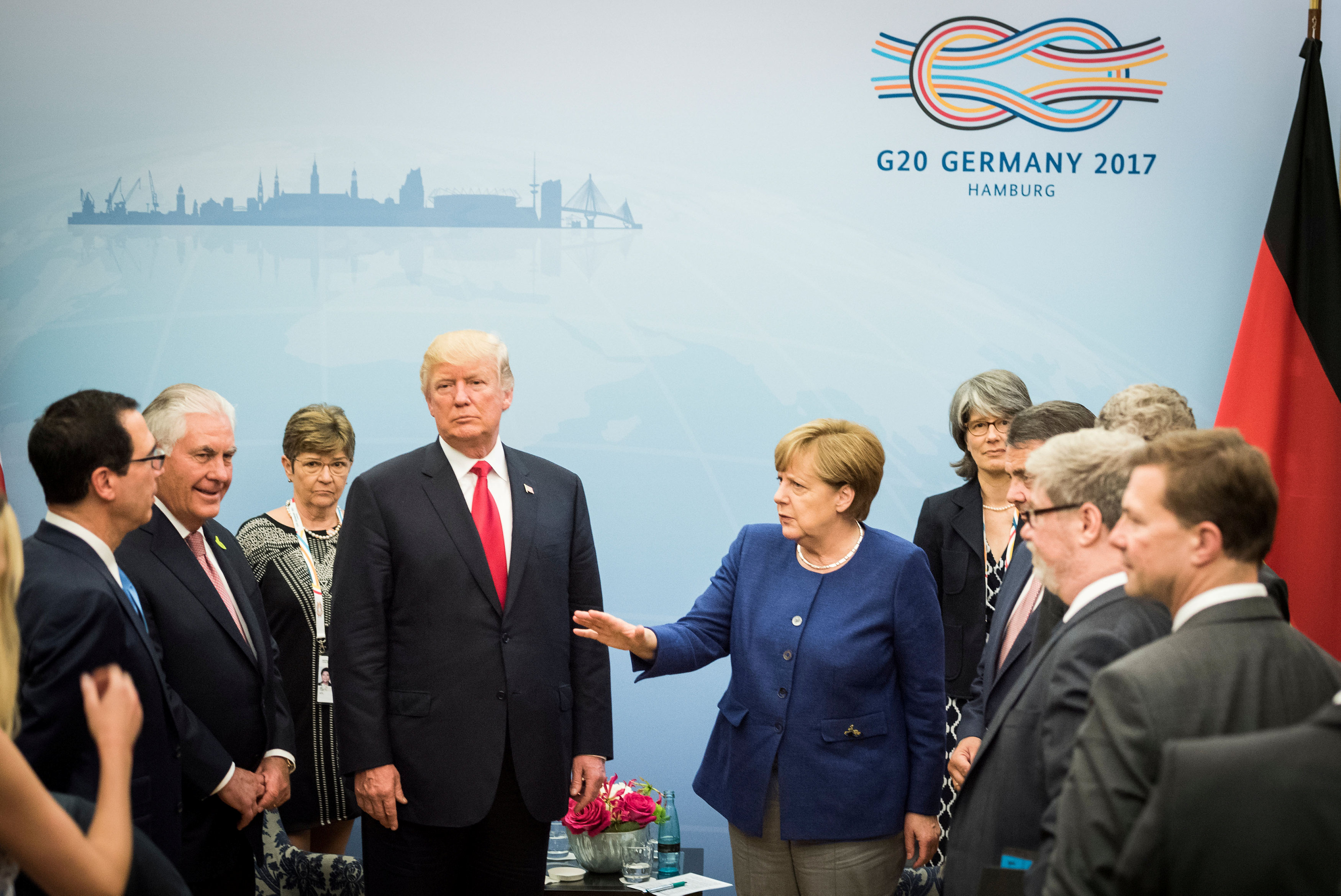 Angela Merkel vítá hosty summitu G20