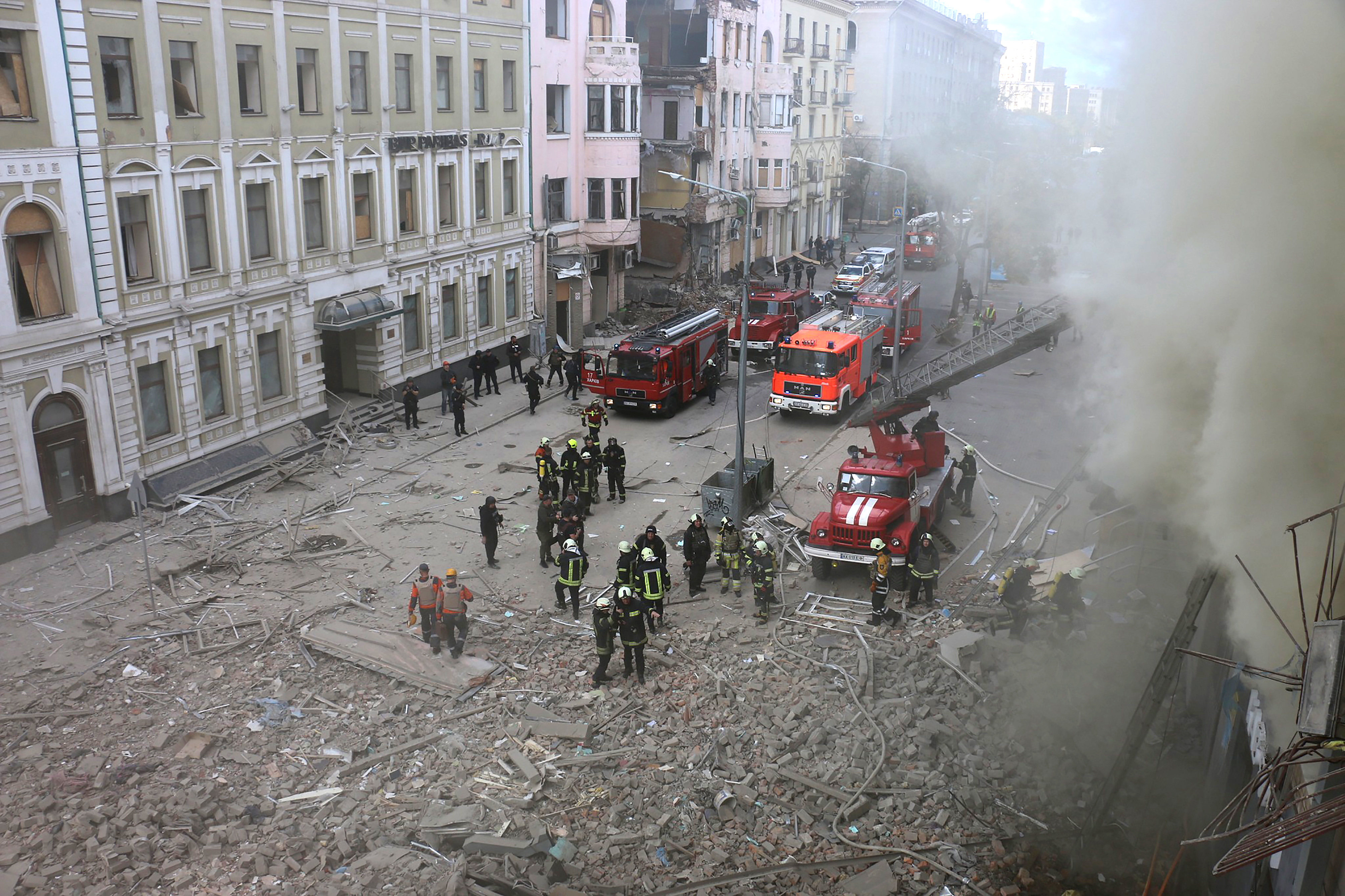 Zdokumentovat, uklidit a zacelit díry. (Centrum Charkova)