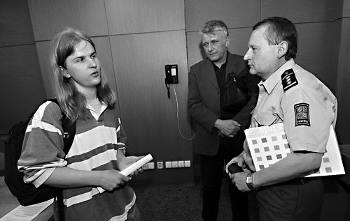 Fotografie: Potrestaný šéf policie a reportér, který vyfotil jeho zásah proti Jacques - Autor: ČTK, www.ctk.cz