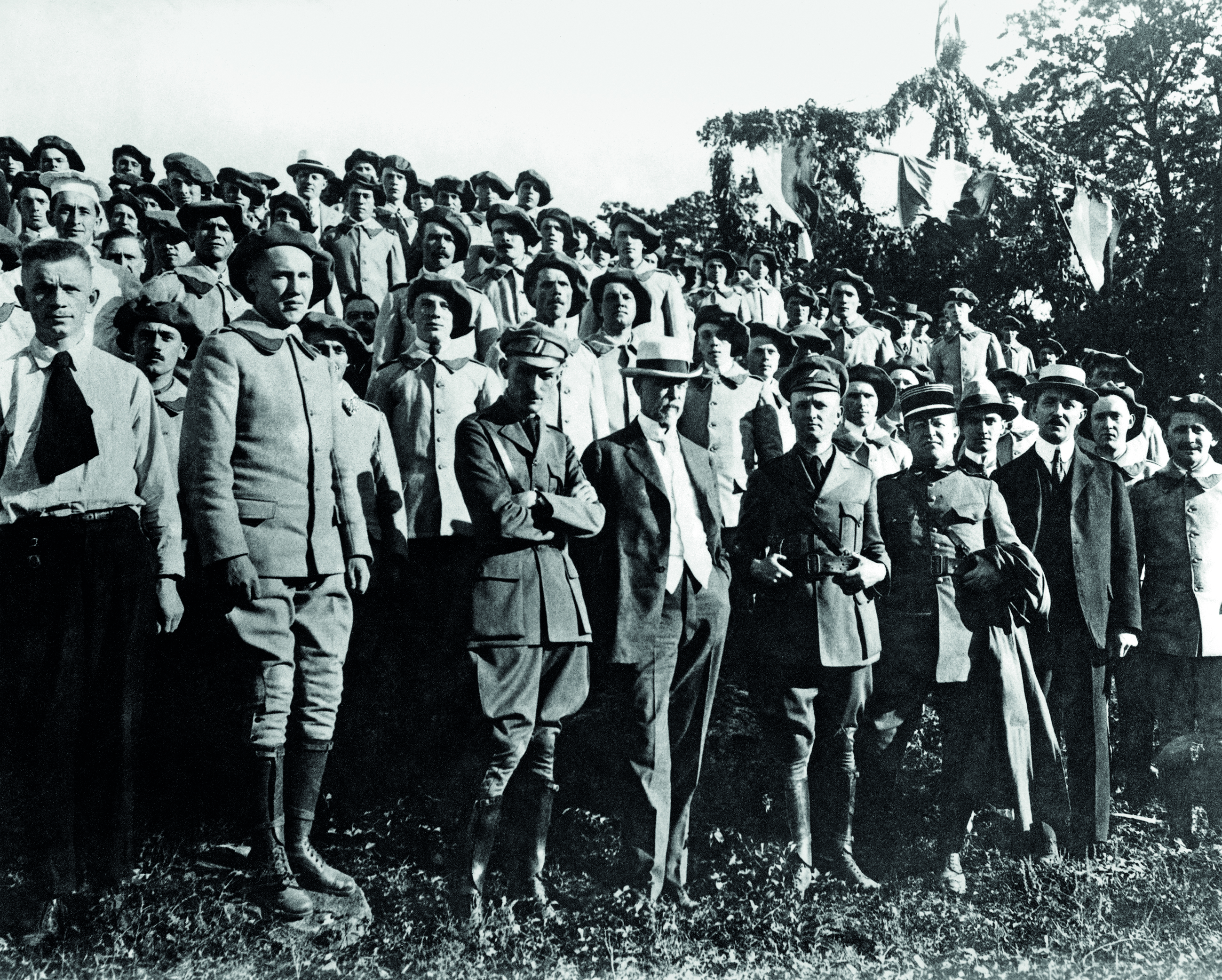 Prezident a jeho hrdinové.
(TGM mezi československými dobrovolníky v americkém Stamfordu, 1918)