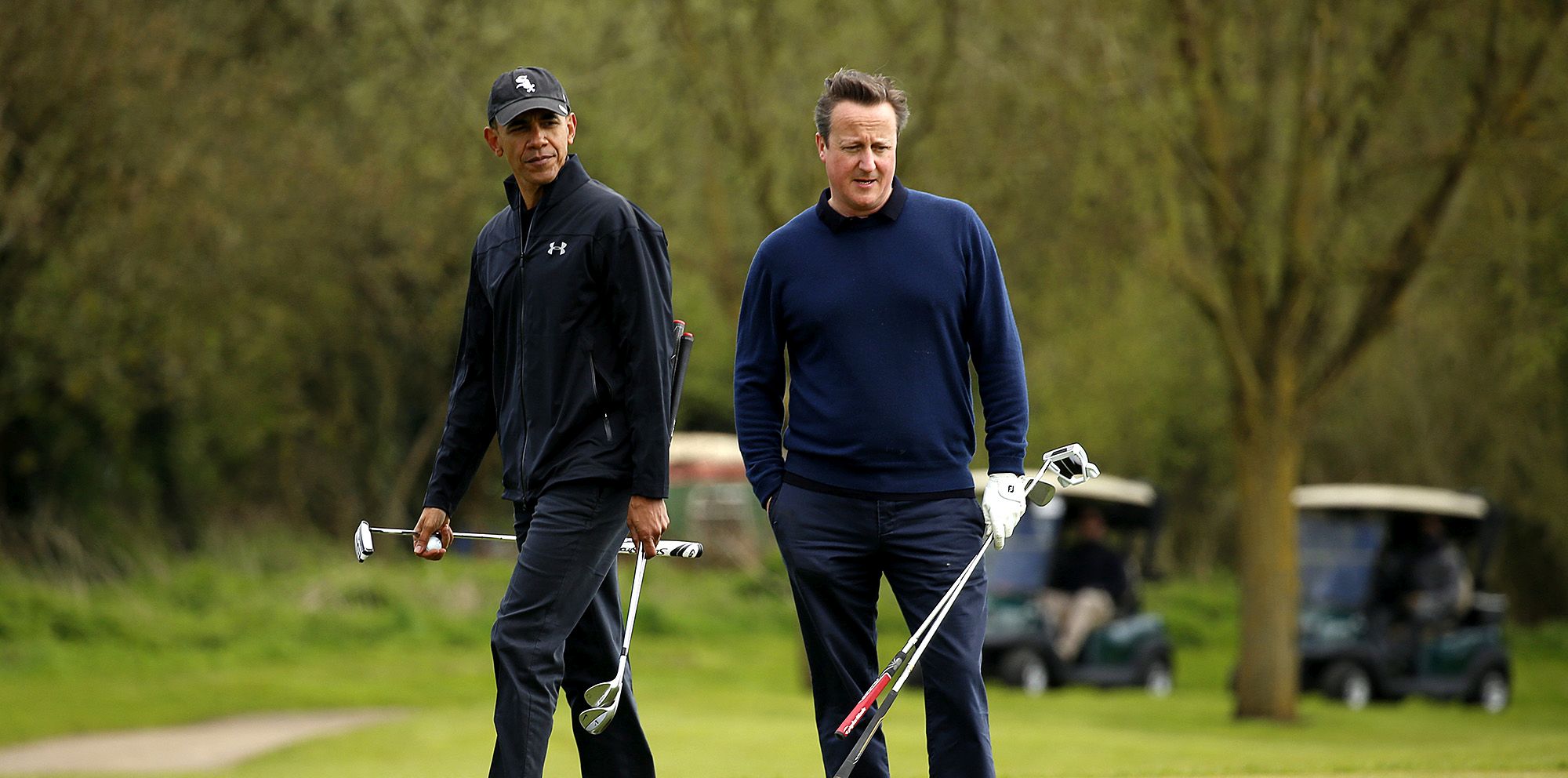 Prezident Obama na golfu s britským premiérem Cameronem