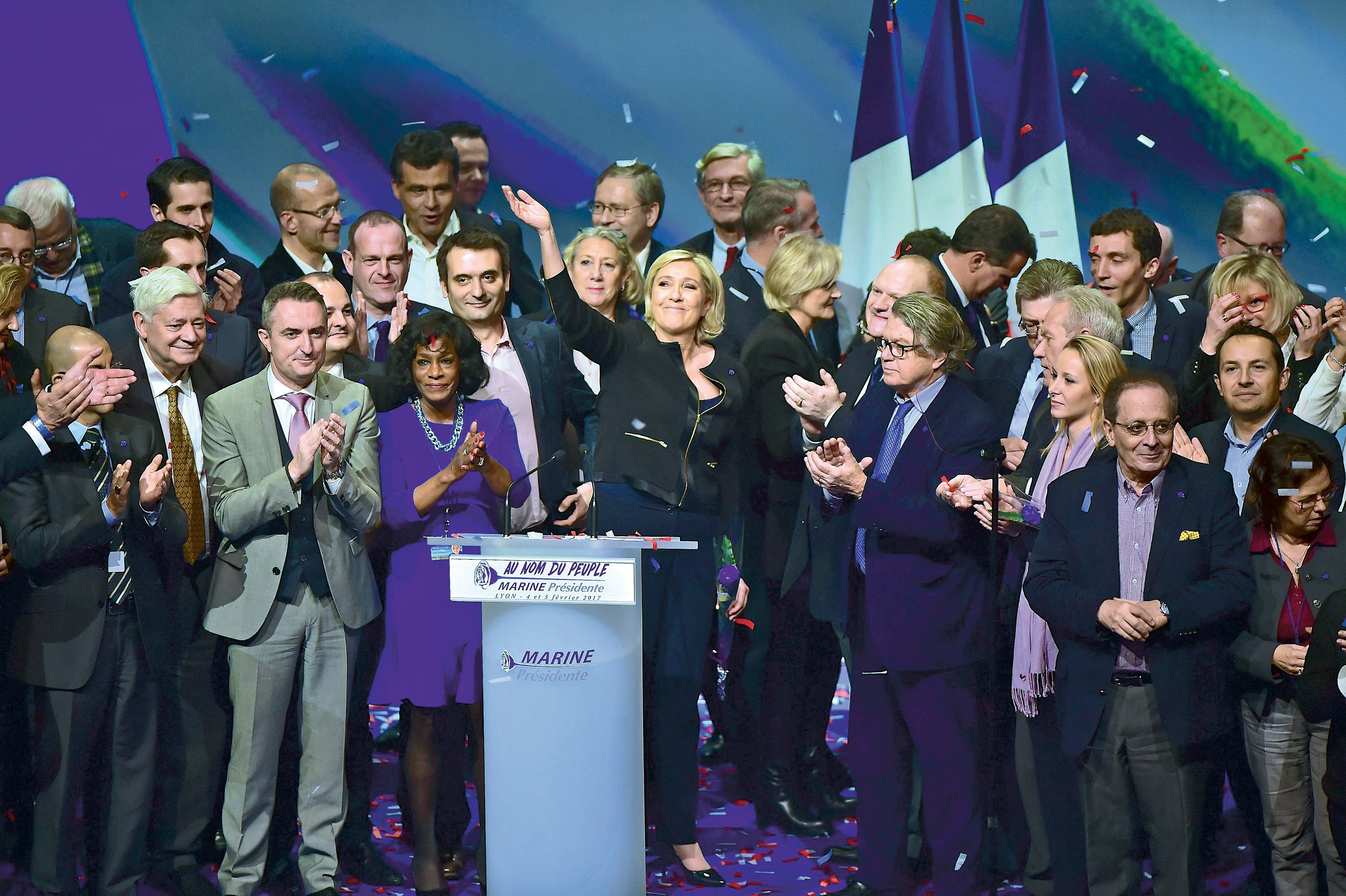 Šéfka Národní fronty Marine Le Pen chce, pokud se stane prezidentkou, zavřít hranice Francie a vyvést zemi z EU.