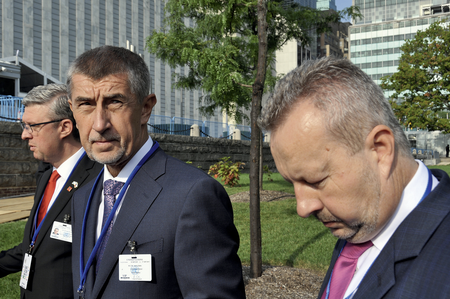 Nás klima nezajímá. (Zleva ministr průmyslu a obchodu Havlíček, premiér Babiš a ministr životního prostředí Brabec na klimatickém summitu OSN v září 2019 v New Yorku)