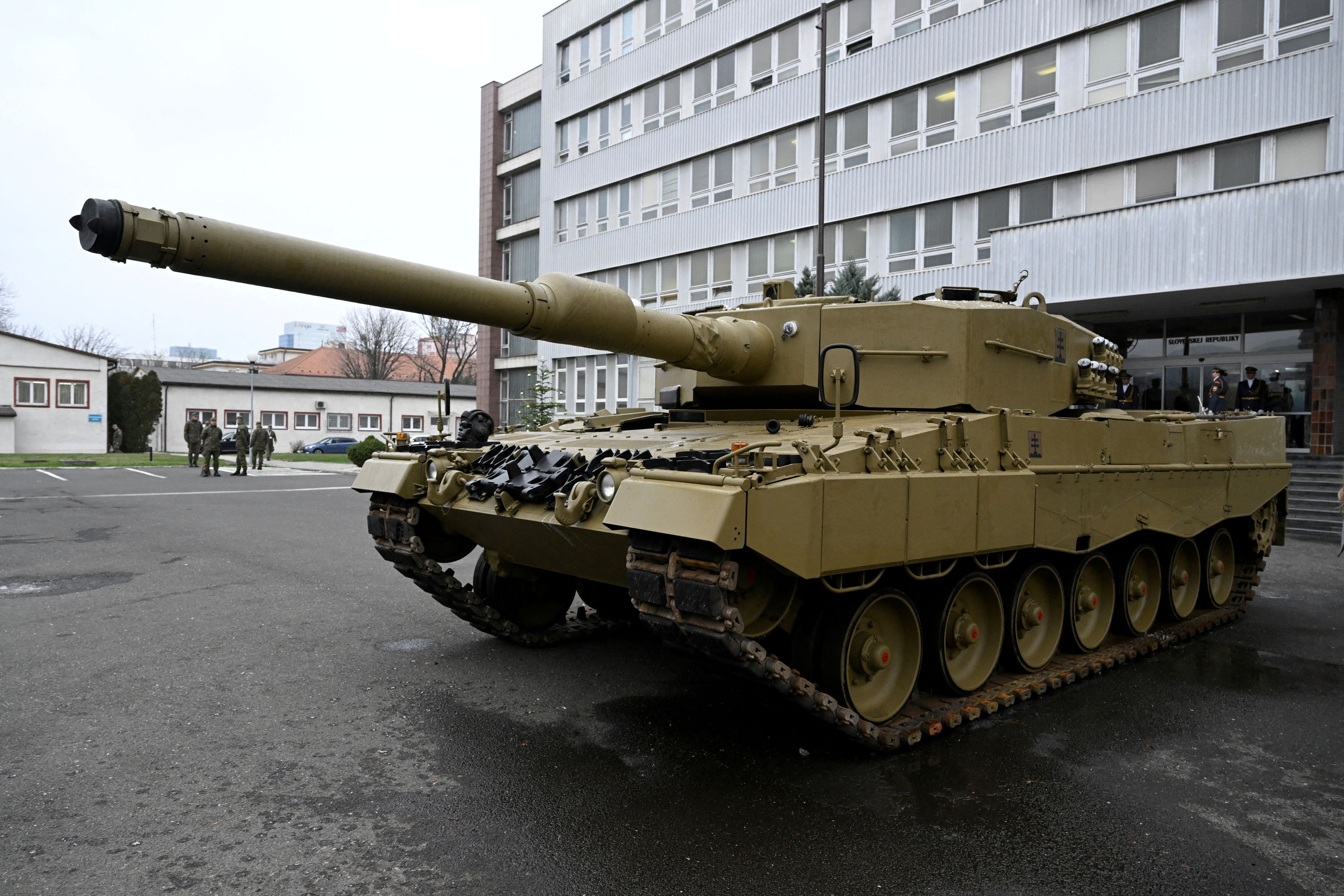Tank Leopard mířící z Německa na Slovensko