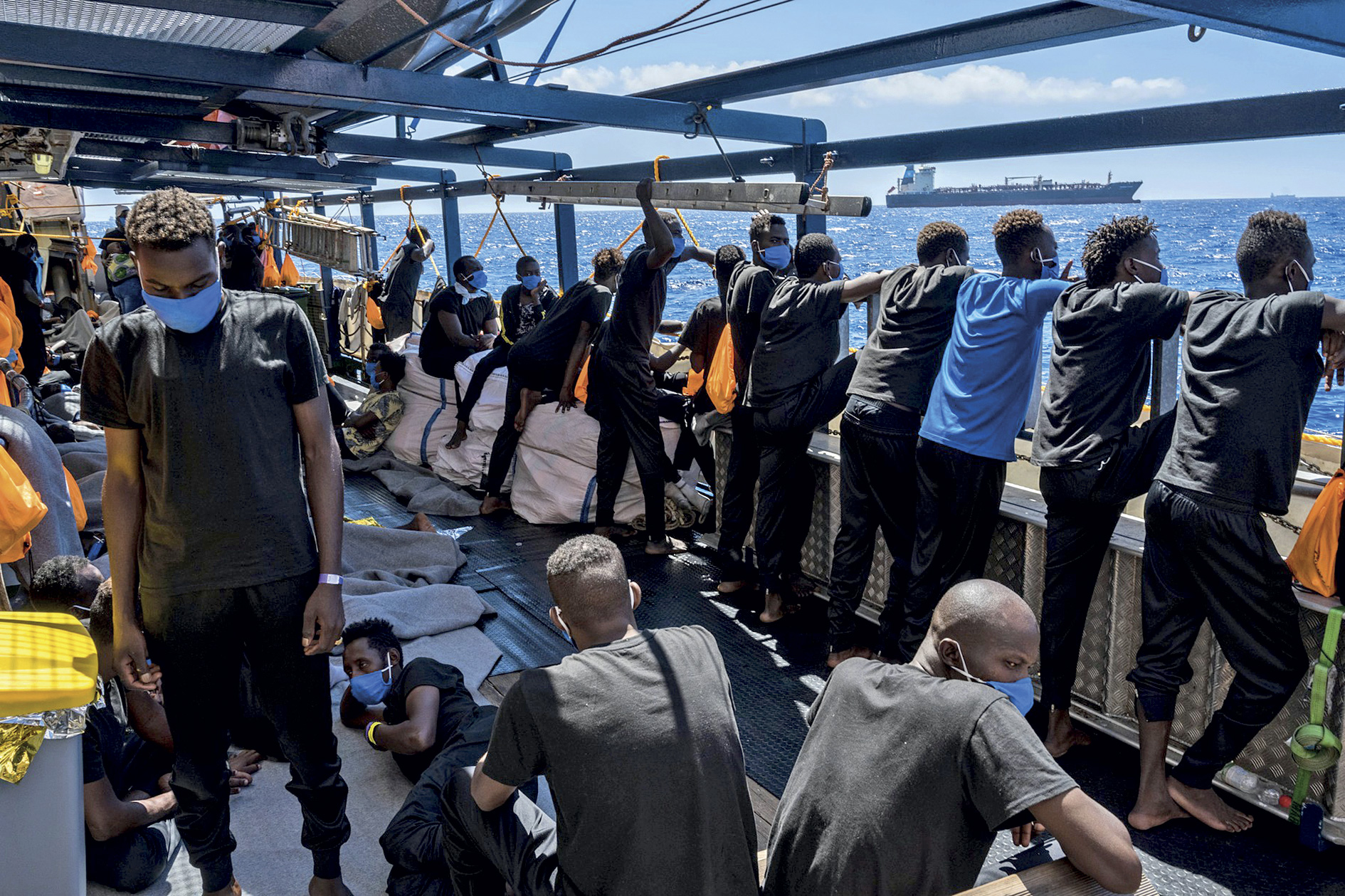Padesát tisíc improvizací. (Paluba tankeru Maersk Etienne)
