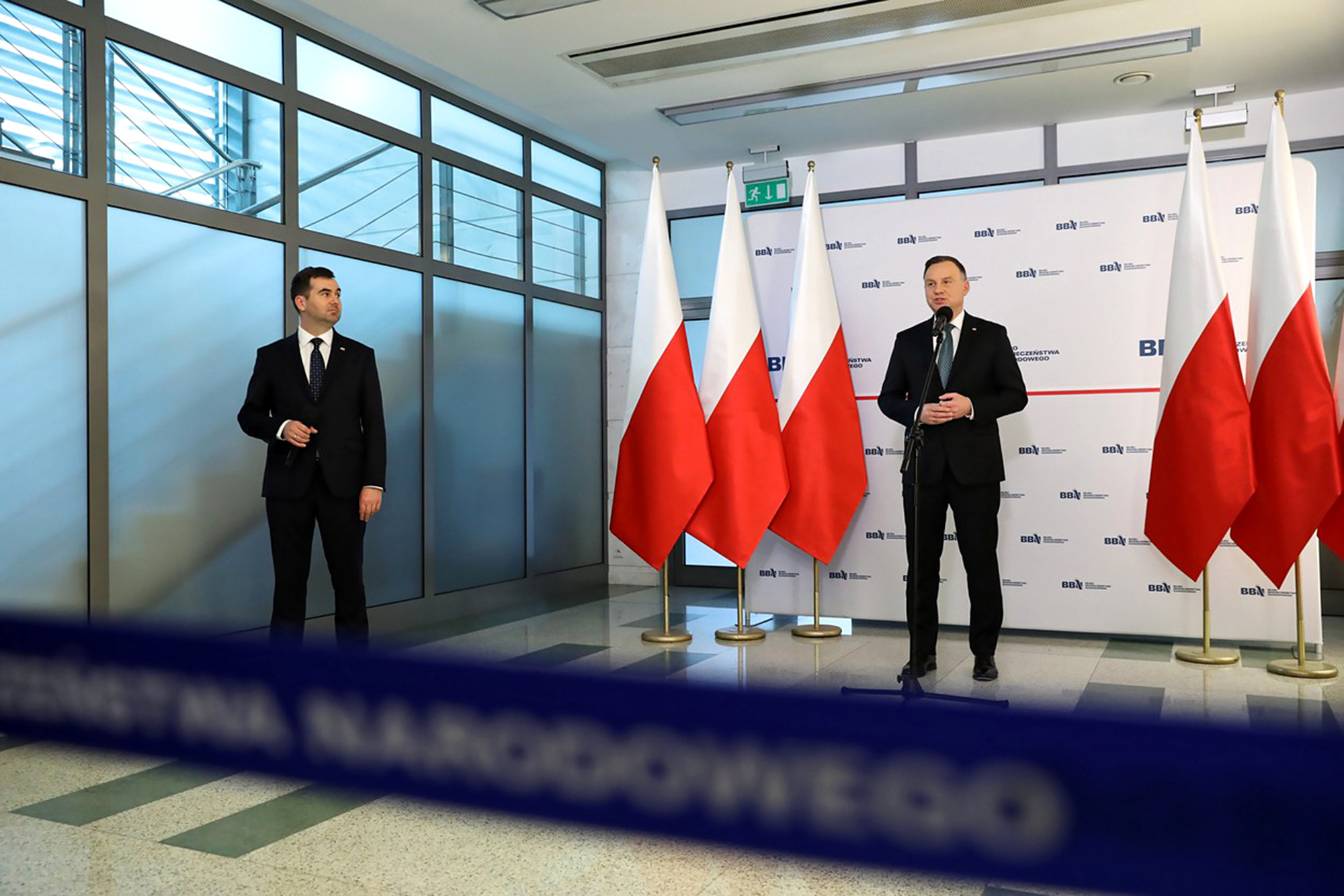 Andrzej Duda (vpravo) a premiér Mateusz Morawiecki