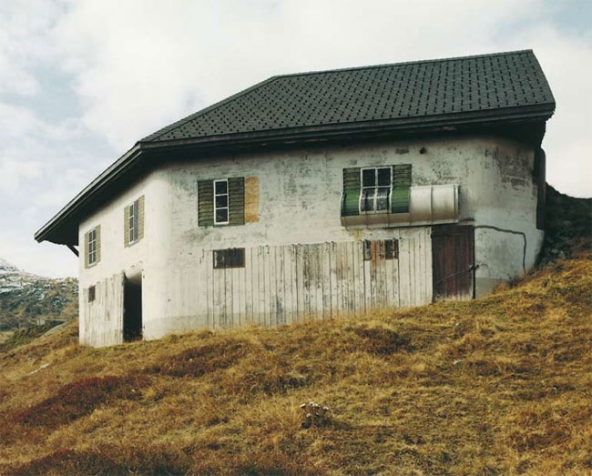 Christian Schwager mapuje už od roku 2004 tajná vojenská zařízení v projektu Fake Chalets