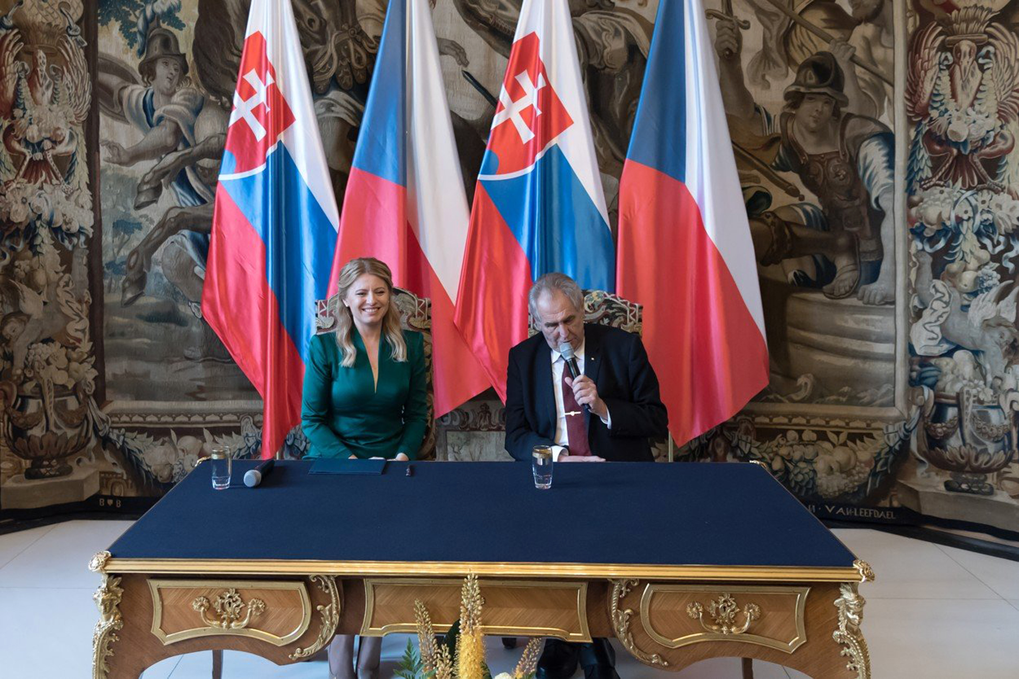 Slovenská prezidentka Zuzana Čaputová přijela na první oficiální zahraniční cestu do Prahy