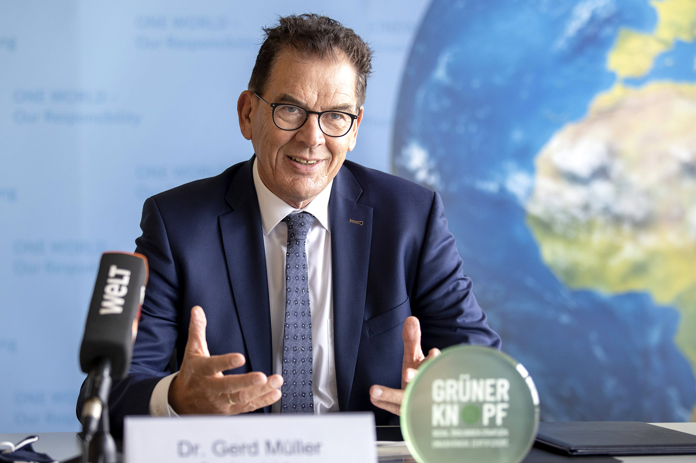 „Náklady našeho způsobu života a hospodaření jsme naložili na záda jiným.“ (Ministr pro rozvojovou spolupráci Gerd Müller, CSU)