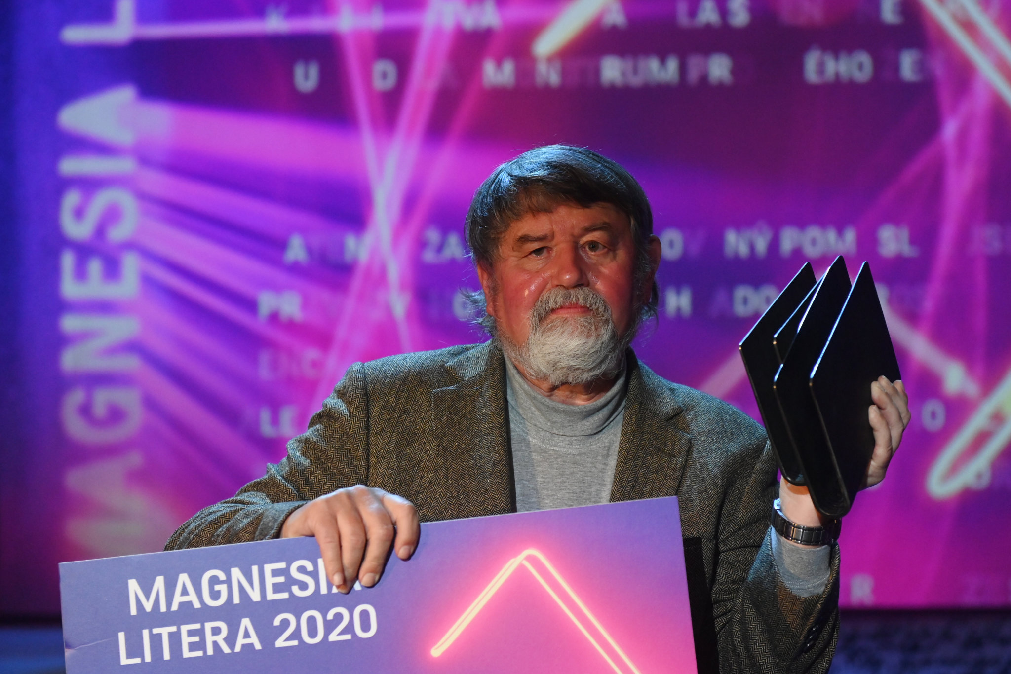 Objemný svazek Petra Čorneje Jan Žižka: Život a doba husitského válečníka bylo 31. srpna 2020 vyhlášeno Knihou roku na cenách Magnesia Litera