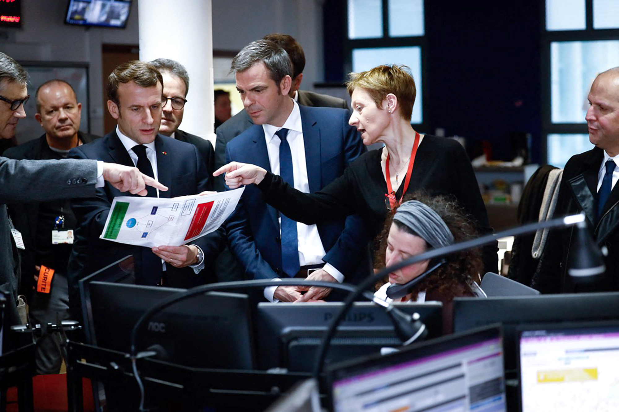 Emmanuel Macron poděkoval lékařům