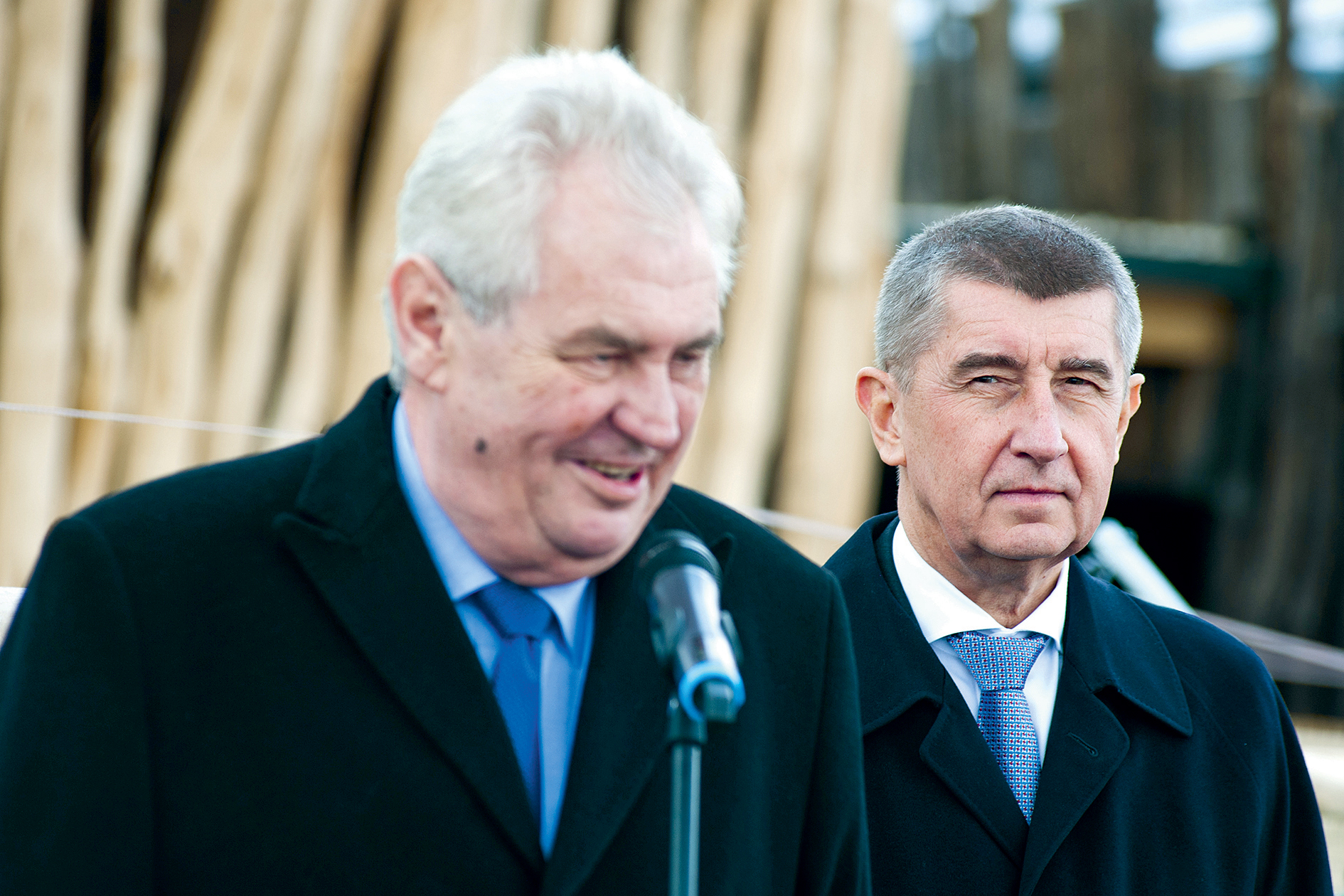 Andrej Babiš ještě jako  ministr financí vítá na Čapím hnízdě prezidenta Miloše Zemana; ilustrační foto